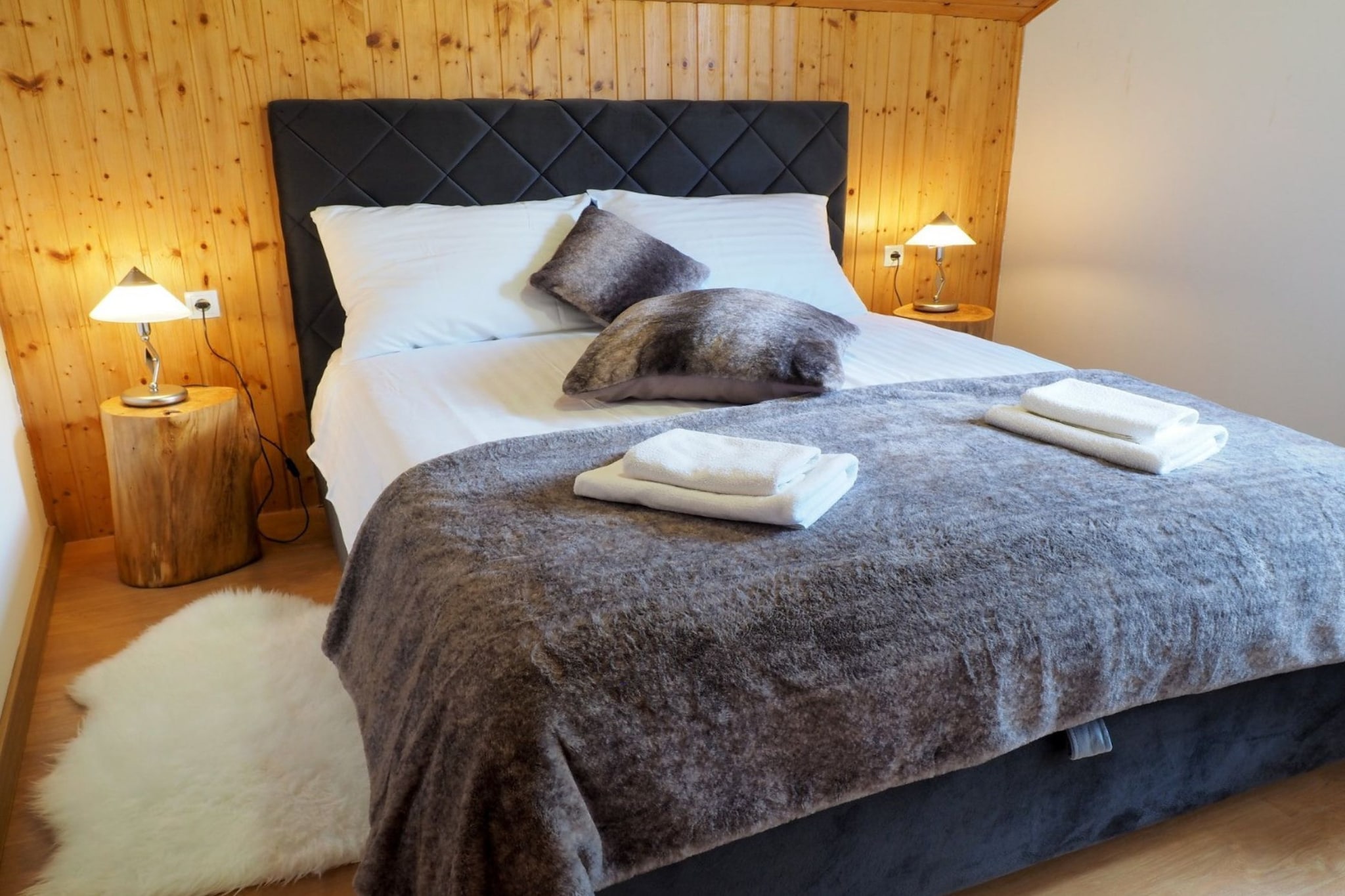 Apartments & Rooms Latin - Two Bedroom Apartment with  Balcony and Garden View - Bedroom