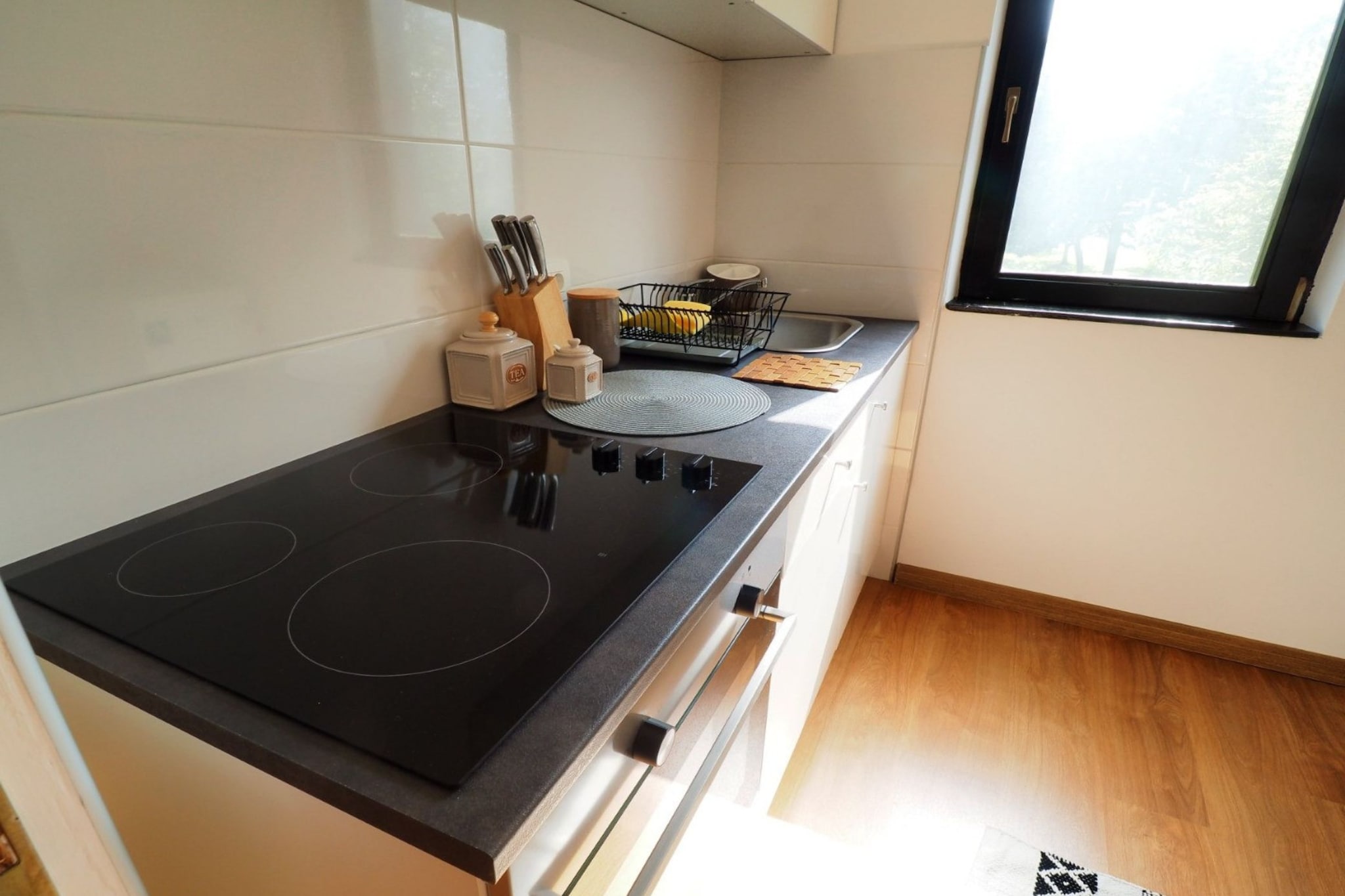 Apartments & Rooms Latin - Two Bedroom Apartment with  Balcony and Garden View - Kitchen