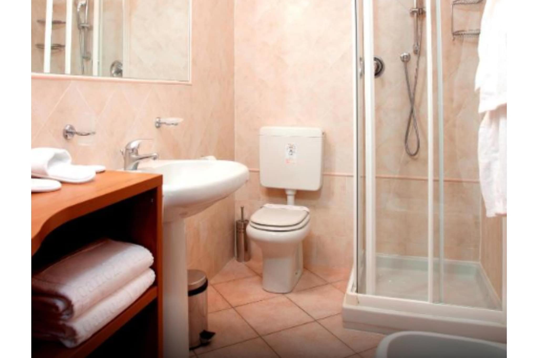 Residence Loano - TWO-ROOM APARTMENT 4 PAX BALCONY B4B-Bathroom