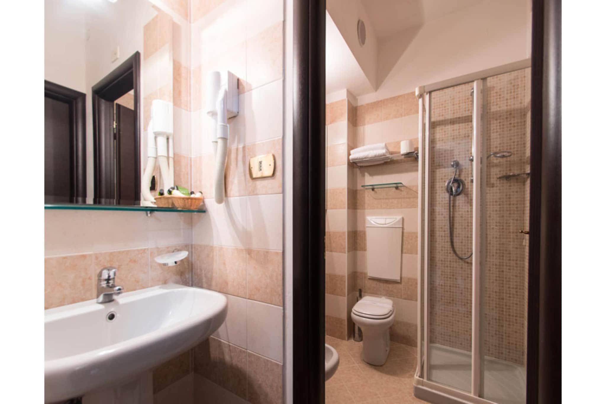 Residence Loano - TWO-ROOM APARTMENT 4 PAX BALCONY B4B-Bathroom