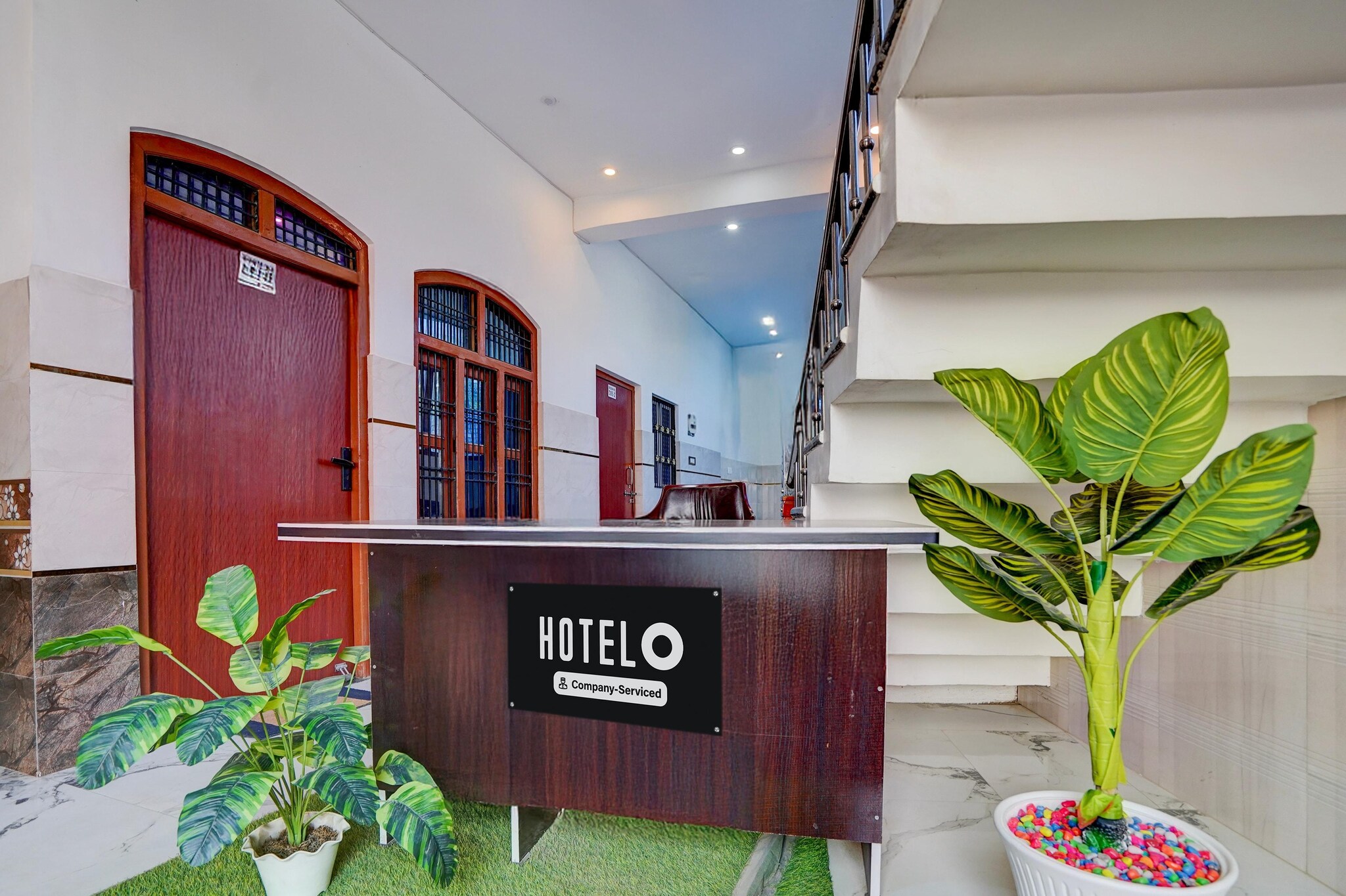Ground floor: (bedroom(double bed, TV, seating area, air conditioning, telephone, Floor mattress), bathroom(bathtub or shower, shower, washbasin, toilet, Towels incl., shampoo, body soap, hot water))