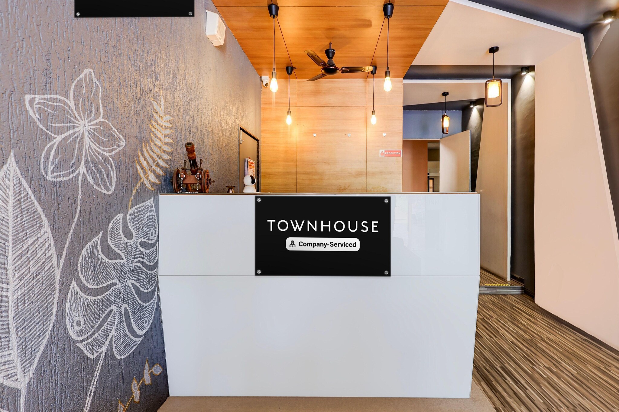 Ground floor: (bedroom(double bed, TV, seating area, air conditioning, telephone, Floor mattress), bathroom(bathtub or shower, shower, washbasin, toilet, Towels incl., shampoo, body soap, hot water), parking, lift)