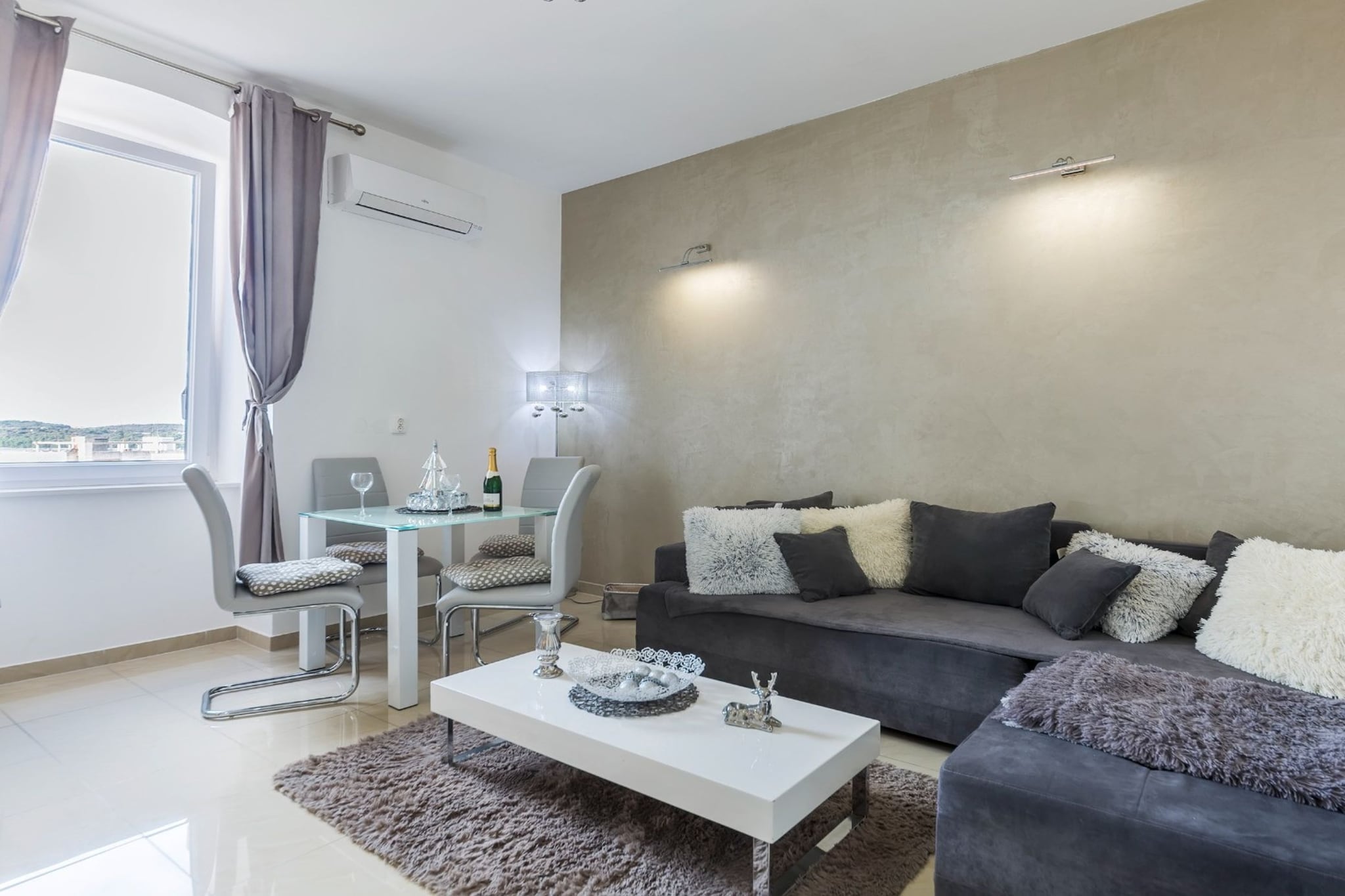 Pula Garden Apartments with Shared Pool - Comfrot One Bedroom Apartment with Sea View