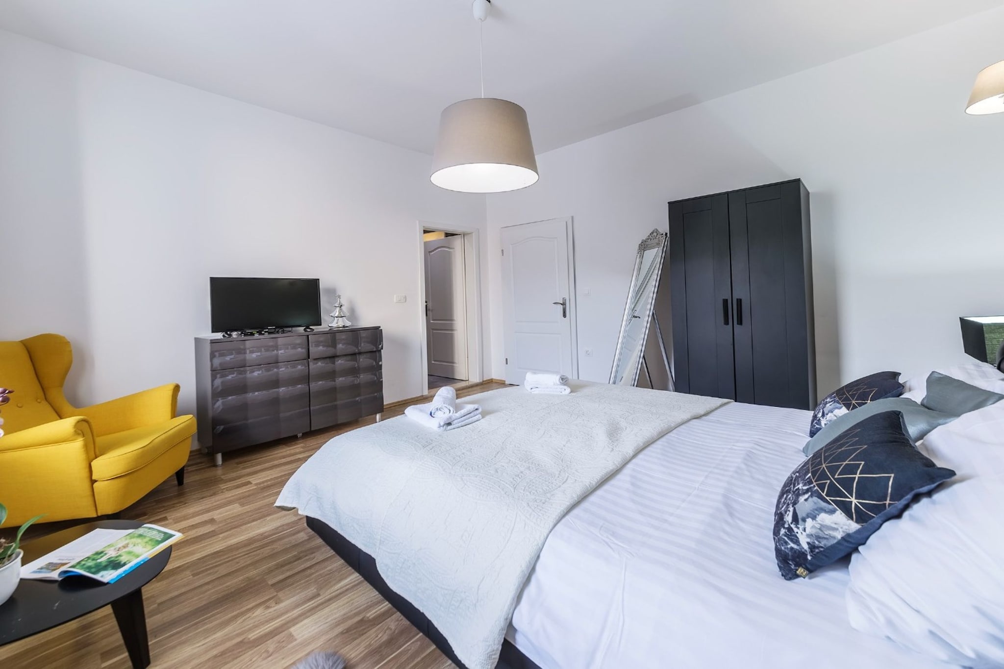 Pula Garden Apartments with Shared Pool - Comfrot One Bedroom Apartment with Sea View - Schlafzimmer