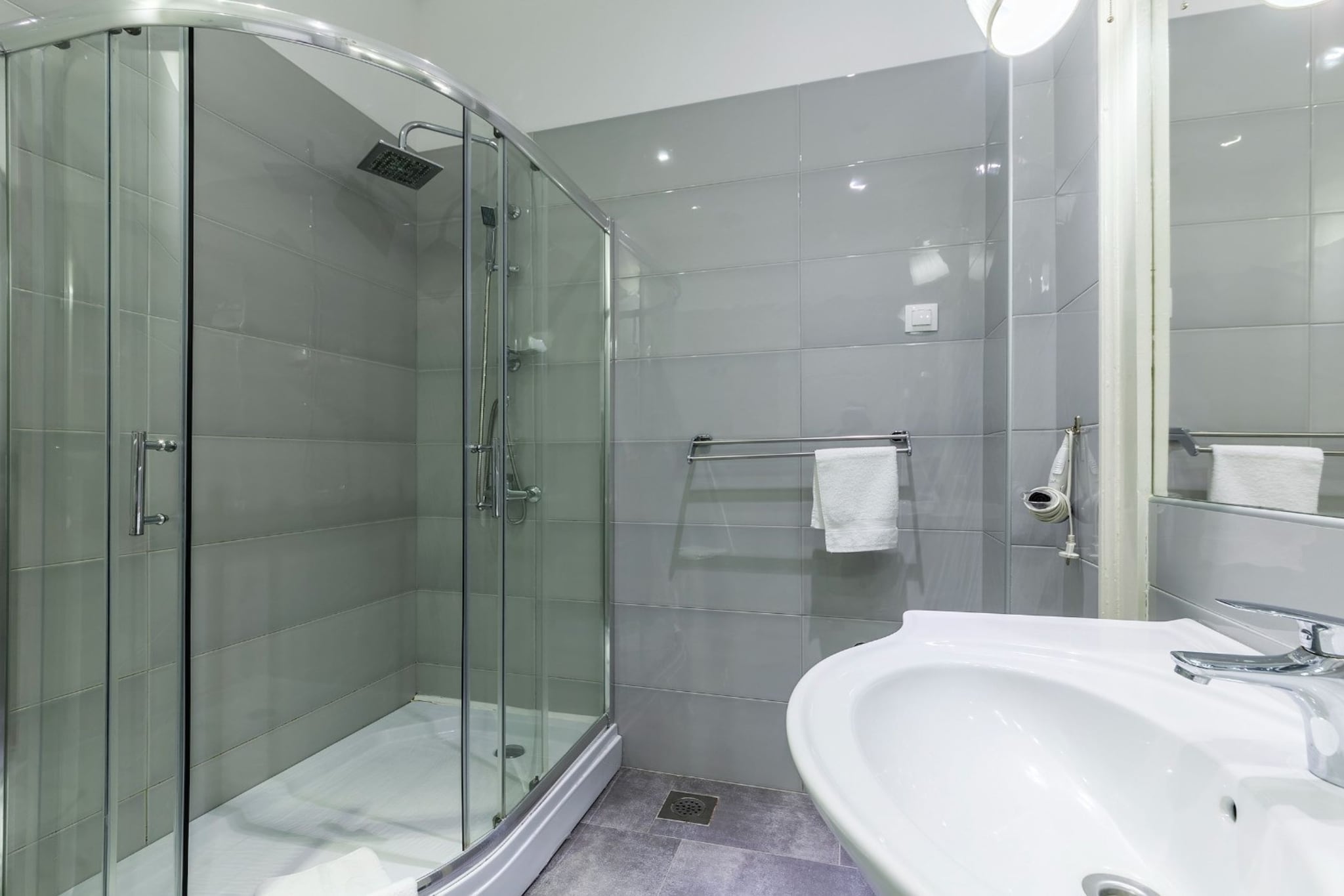 Pula Garden Apartments with Shared Pool - Standard One Bedroom Apartment with Sea View - Badezimmer