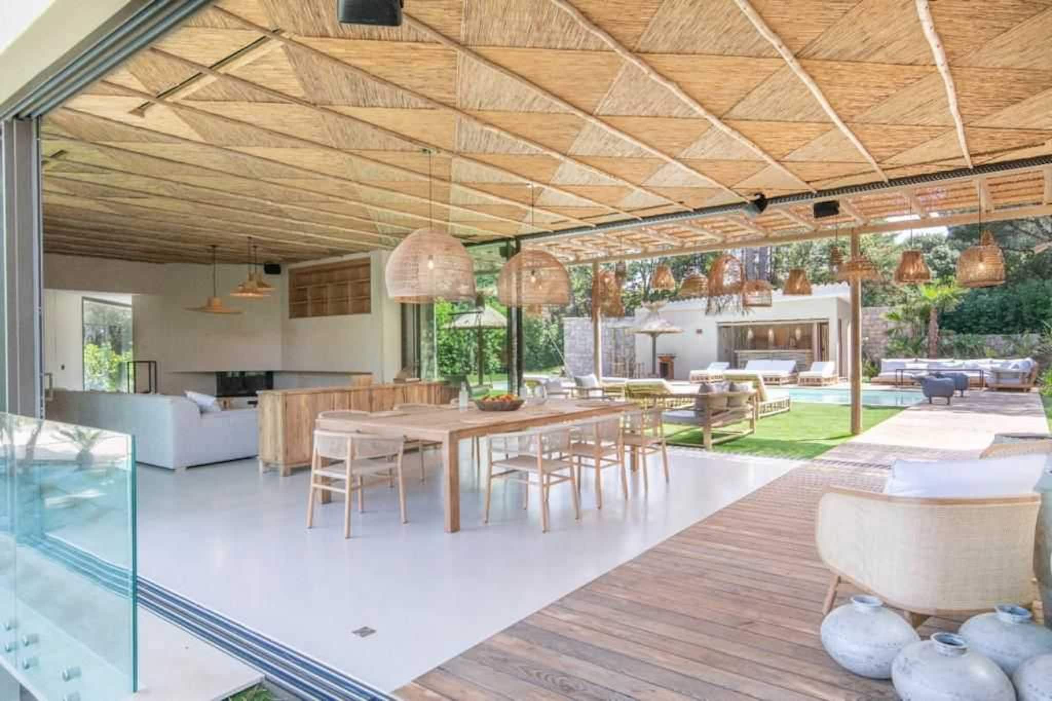 Prestige Villa a/c 12P with Pool & Lounge