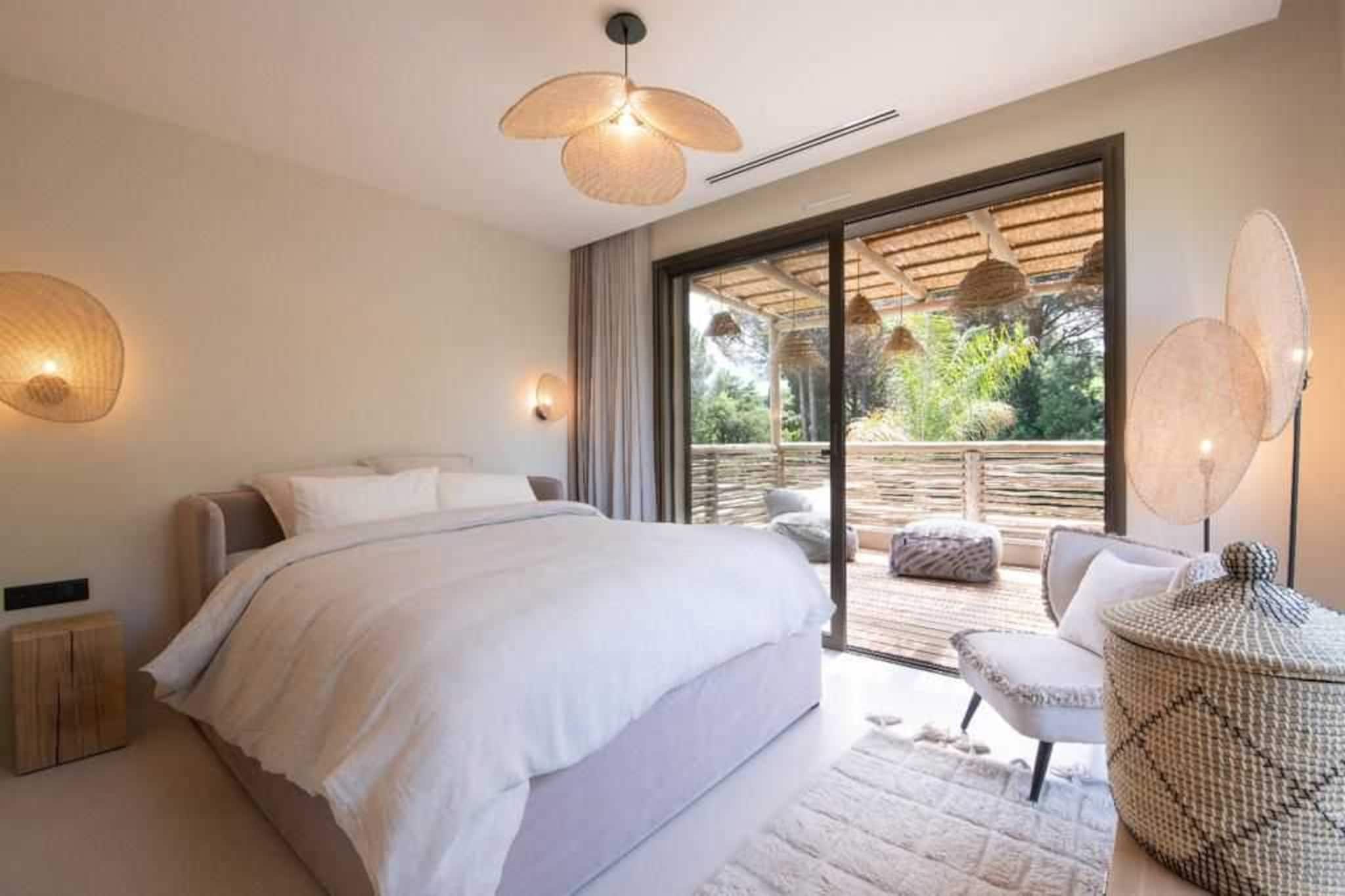 Prestige Villa a/c 12P with Pool & Lounge