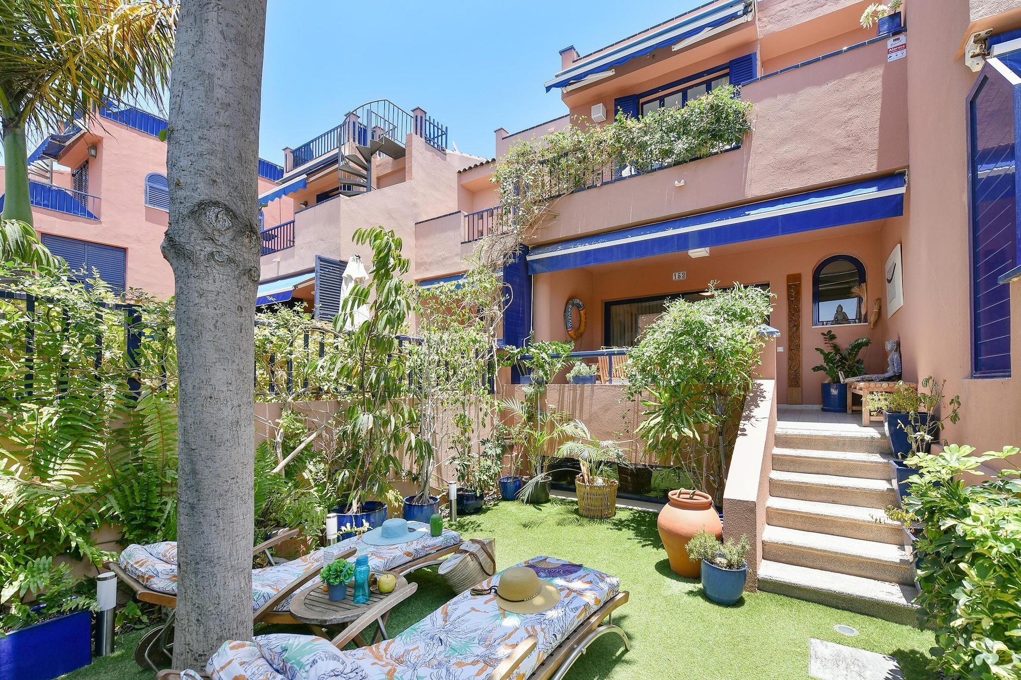 Spacious 3-Bed Duplex near the Beach