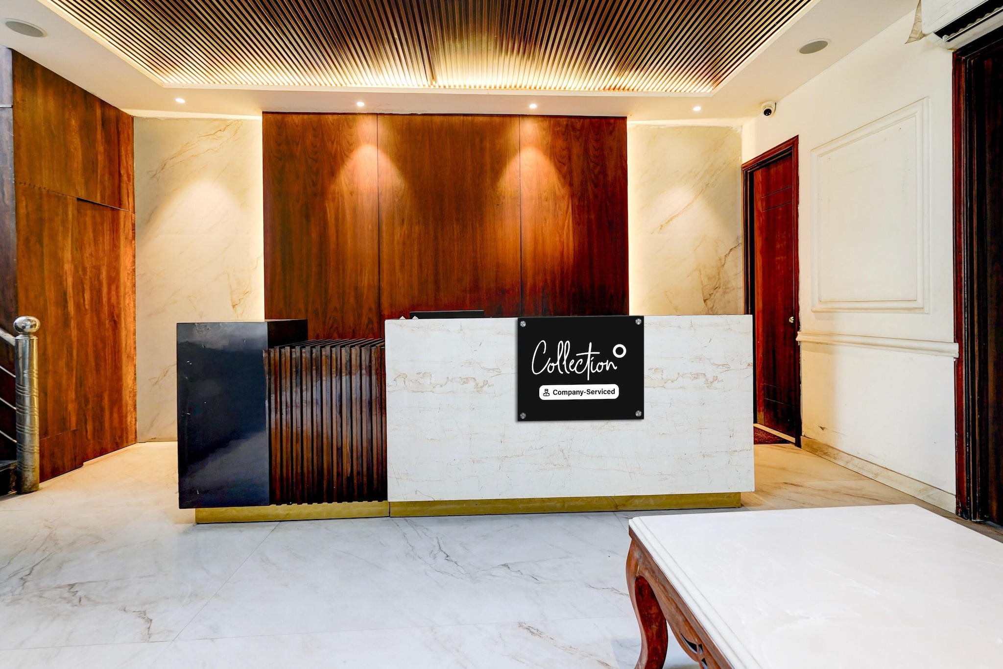 Ground floor: (bedroom(double bed, TV, seating area, air conditioning, Towels incl., telephone), bathroom(bathtub or shower, shower, washbasin, toilet, shampoo, body soap, hot water))