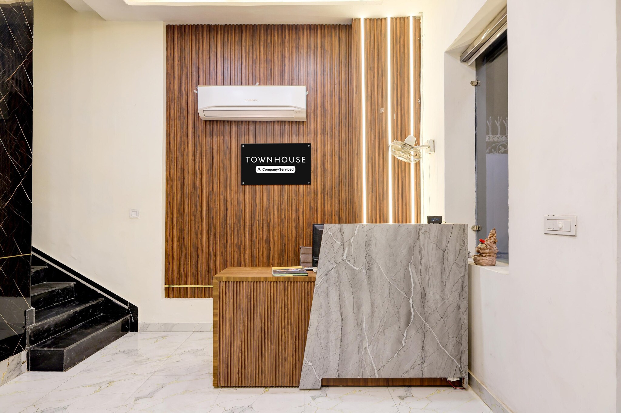 Ground floor: (bedroom(double bed, TV, seating area, air conditioning, telephone), bathroom(bathtub or shower, shower, washbasin, toilet, Towels incl., shampoo, body soap, hot water), lift)