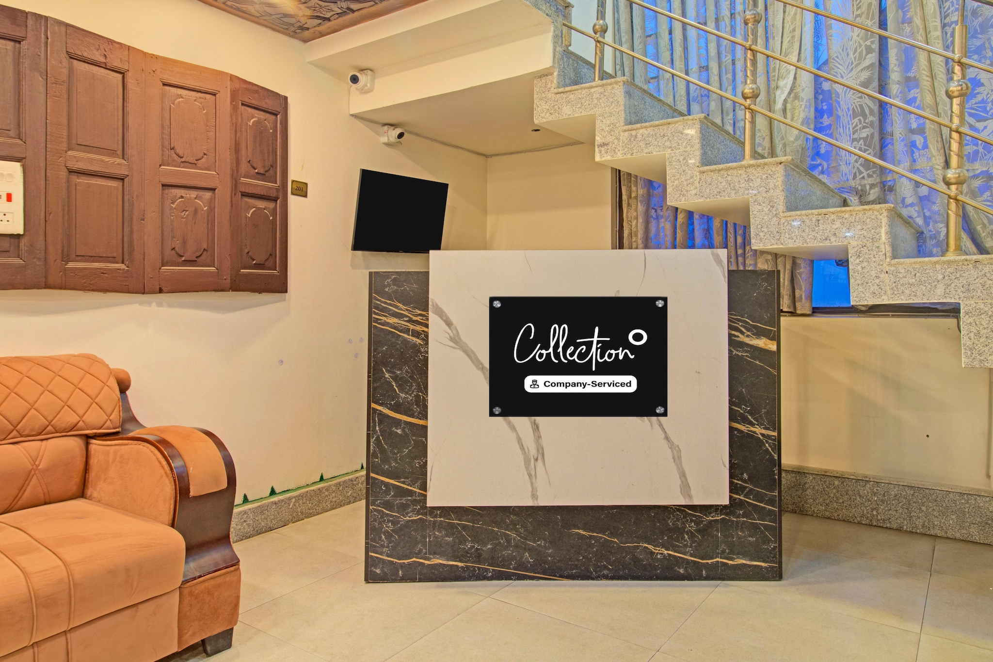 Ground floor: (bedroom(double bed, TV, seating area, air conditioning, telephone), bathroom(bathtub or shower, shower, washbasin, toilet, Towels incl., shampoo, body soap, hot water))
