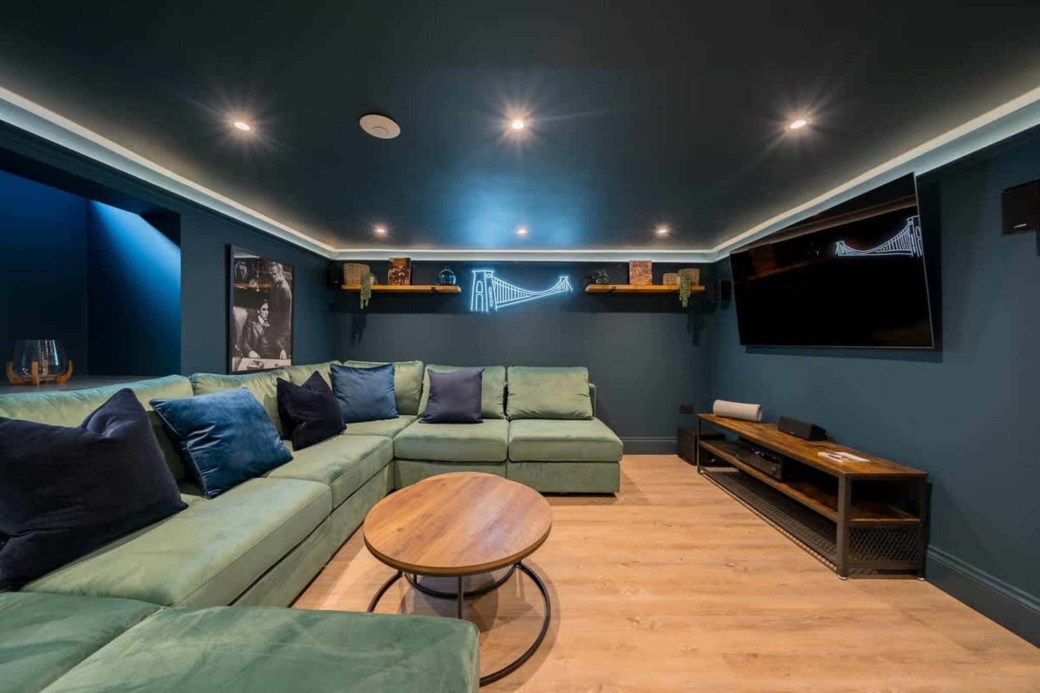 Stylish Bristol Holiday Home for 8