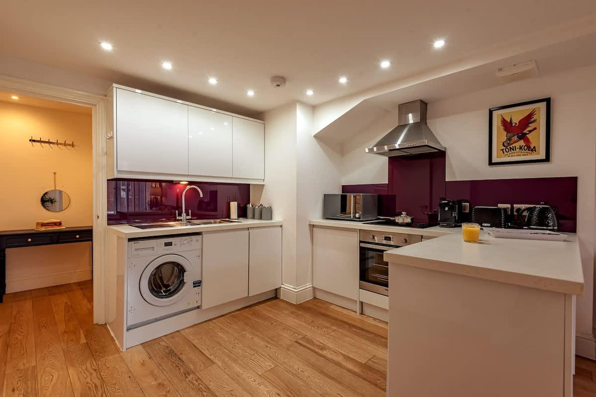 Right in the heart of Newbury, this serviced apartment offers a practical and comfortable base for up to five guests, ideal for families, friends, or work trips that need both convenience and space.

The living room is arranged for easy downtime with a TV, relaxed seating, a dining table, and a double sofa bed for flexible sleeping. The open kitchen is fully equipped with an oven, dishwasher, and fridge-freezer, making it simple to cook proper meals during your stay rather than depend on eating out. Sleeping arrangements are thoughtfully laid out across two bedrooms: one with two single beds, and a second with a king-sized double bed plus an additional single bed, offering comfort without crowding. A fully functional bathroom with a bathtub adds extra ease, particularly for longer stays.

Practical amenities such as a washer-dryer, heating, high chair, dedicated workspace, room-darkening shades, Wi-Fi, and nearby public parking make this apartment well-suited for both short breaks and extended visits.

Step outside and you’re moments from Newbury’s cafés, shops, and riverside walks along the Kennet and Avon Canal. The famous Newbury Racecourse is close by for race days and events, while countryside lovers can explore nearby trails or plan a visit to Highclere Castle. With strong rail links, even a day trip to London is easy to arrange.