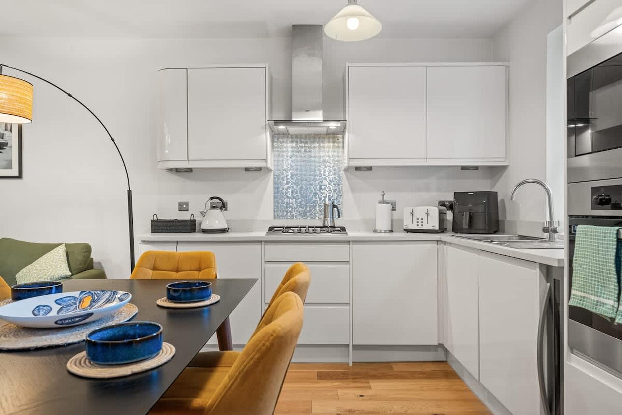 Fresh, modern, and thoughtfully laid out, this apartment in Fulham offers a comfortable base for up to six guests within easy reach of central London. With a Tube station nearby, you can explore the city effortlessly while returning each day to a calm, well-designed space.

The living room is arranged for both relaxation and shared time together, featuring a TV, generous seating, a dining table, and a double sofa bed that adds flexibility to the sleeping arrangement. The open kitchen is fully equipped with an oven, dishwasher, and fridge-freezer, making it easy to prepare meals at home whenever you prefer a quiet evening in. Two bedrooms provide restful privacy. The first includes a double bed, while the master suite offers a double bed and an ensuite bathroom with a bathtub for added comfort. A second, fully functional shared bathroom ensures convenience for larger groups. Practical amenities such as a washing machine, heating, a dedicated workspace, and reliable Wi-Fi make the apartment suitable for both short city breaks and longer stays.

Step outside and you are moments from cafés, shops, and local life around Fulham Broadway Underground Station. Football fans can walk to Chelsea FC’s home at Stamford Bridge, while riverside strolls along the River Thames offer a slower pace. From here, the rest of London is just a short ride away.
