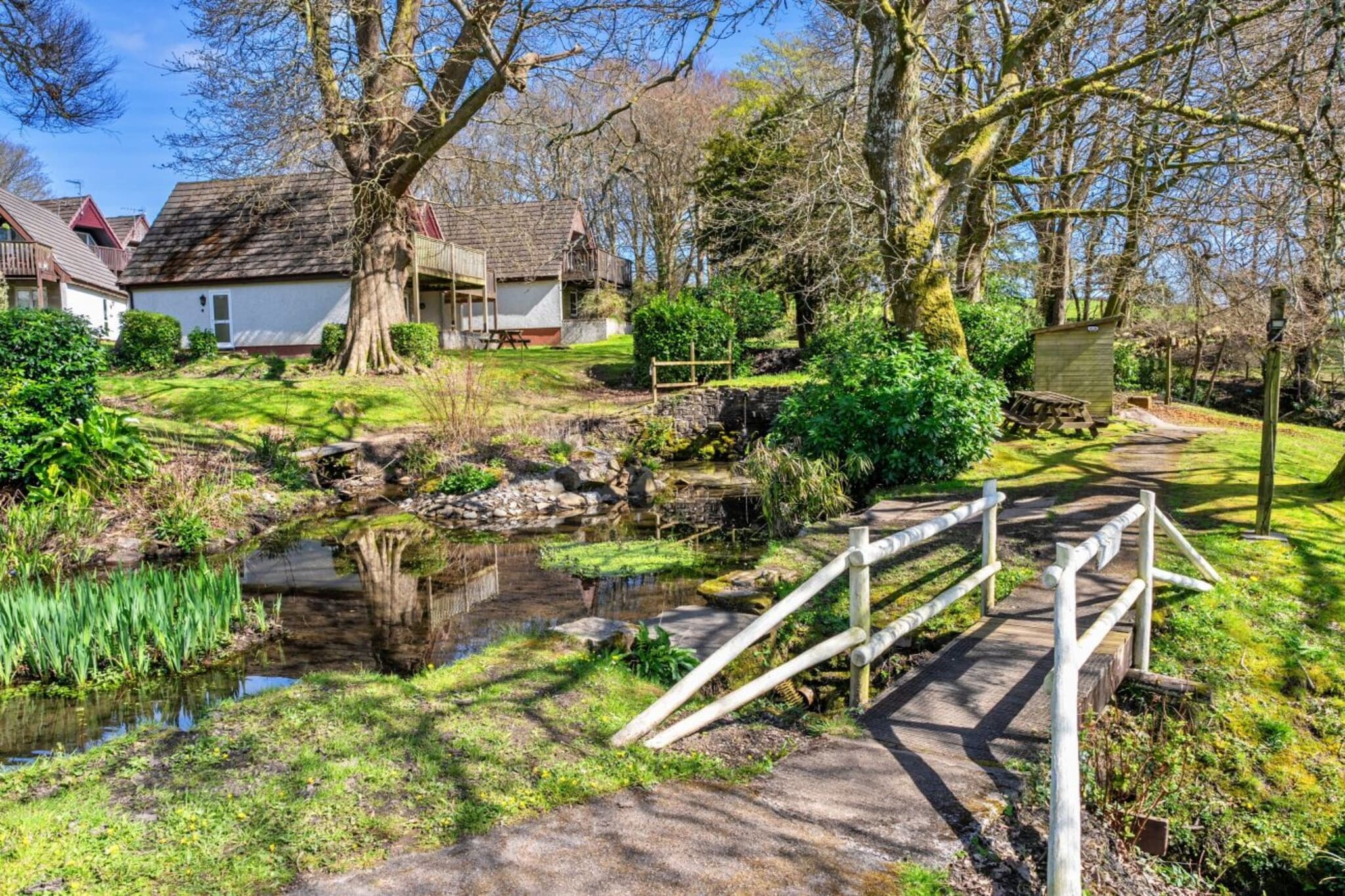 Toblerone Lodge - Garten Sommer