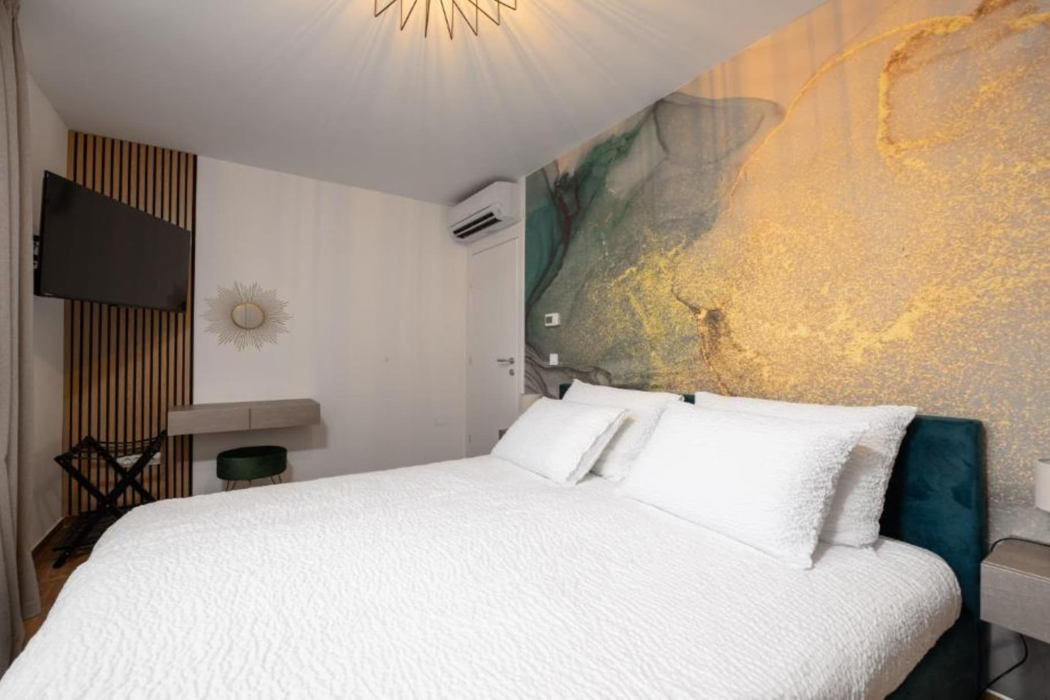 Apartments Villa Wood - Two Bedroom Apartment with terrace and pool view  ( W1 ) - Schlafzimmer