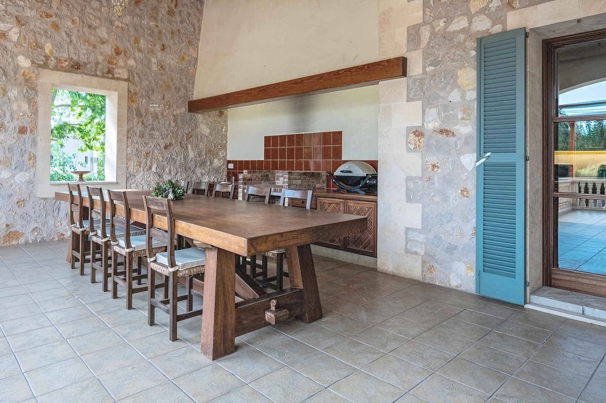 Ground floor: (Kitchen(22 m2)(stove(gas), toaster, coffee machine, oven, microwave, dishwasher, fridge, fridge-freezer, Blender, dishes and cutlery), Living/diningroom(35 m2)(TV(flatscreen, satellite), dining table, seating area), bedroom(10 m2)(single bed(90 x 190 cm), single bed(90 x 190 cm), air conditioning), bedroom(10 m2)(single bed(90 x 190 cm), single bed(90 x 190 cm), air conditioning), Bedroom with bathroom(17 m2)(double bed(150 x 190 cm), bath tub, shower, washbasin, toilet, air conditioning, hairdryer), bathroom(6 m2)(shower, washbasin, toilet, hairdryer), bathroom(reachable from the outside, 8 m2)(shower, washbasin, toilet))\n\nInternet access, tumble dryer, cot, washing machine, heating, terrace, garden(1500 m2), garden furniture, sun loungers, BBQ, parking, parasol, swimming pool(private, 11 x  5 m.), high chair, solar energy