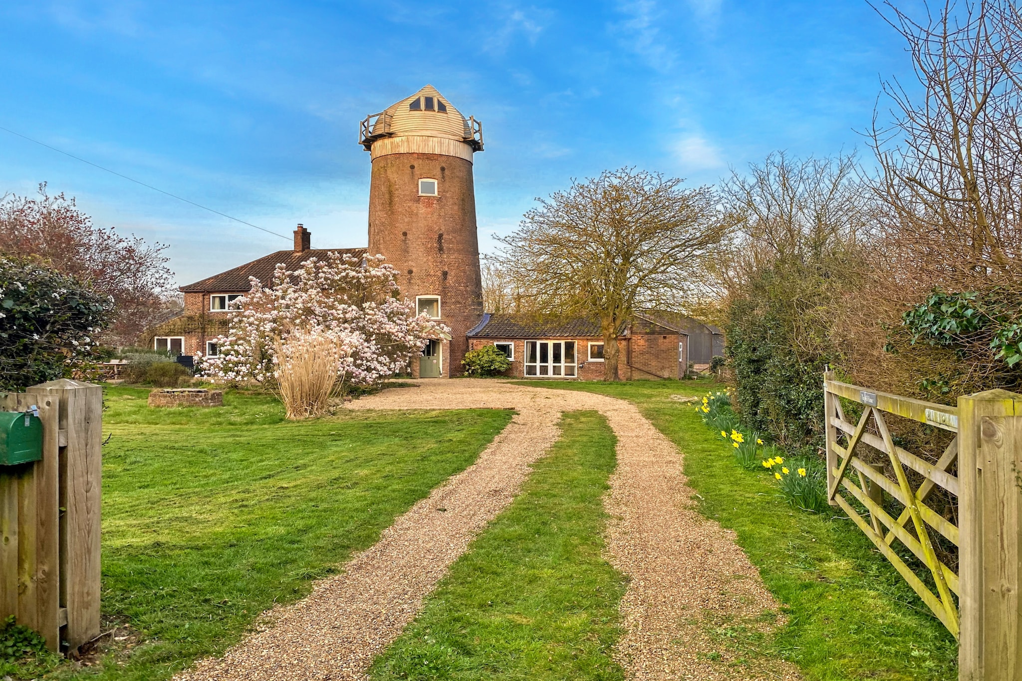 The Old Windmill - Exterior in summer