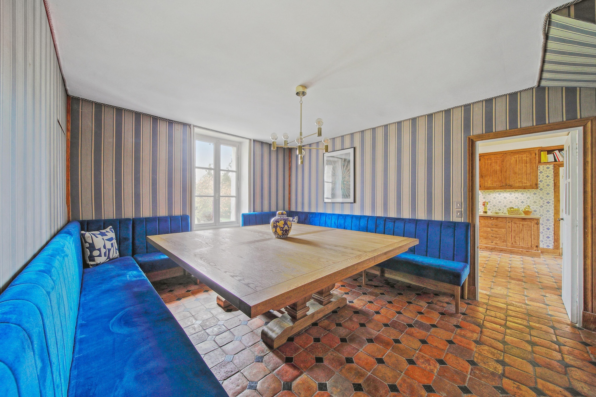 Ground floor: (Living room(TV, fireplace, seating area), dining room(dining table(20 persons)), Kitchen(stove, toaster, oven, microwave, dishwasher, dishwasher, fridge, fridge, fridge-freezer, dishes and cutlery), toilet)\n\nOn the 1st floor: (bedroom(double bed(200 x 200 cm), shower, washbasin, toilet), Bedroom with bathroom(double bed(180 x 200 cm), bath tub, washbasin, toilet), Bedroom with bathroom(double bed(180 x 200 cm), shower, washbasin), Bedroom with bathroom(double bed(140 x 200 cm), shower, washbasin), Bedroom with bathroom(double bed(180 x 200 cm), washbasin), toilet)\n\nOn the 2nd floor: (bedroom(single bed(90 x 200 cm)), bedroom(single bed(90 x 200 cm)), Bedroom with bathroom(double bed(180 x 200 cm), shower, washbasin, toilet), Bedroom with bathroom(double bed(180 x 200 cm), shower, washbasin, toilet), bathroom(bathtub with shower, washbasin, toilet))\n\nGuest house on the 1st floor: (bedroom(double bed(160 x 200 cm)), bedroom(double bed(180 x 200 cm)), bathroom(bathtub or shower, washbasin, toilet))\n\nTV room, playroom(billiards, party games), terrace, garden furniture, BBQ, swimming pool(private, heated, opened from 1/2 Apr upto and including 1/2 Sep)