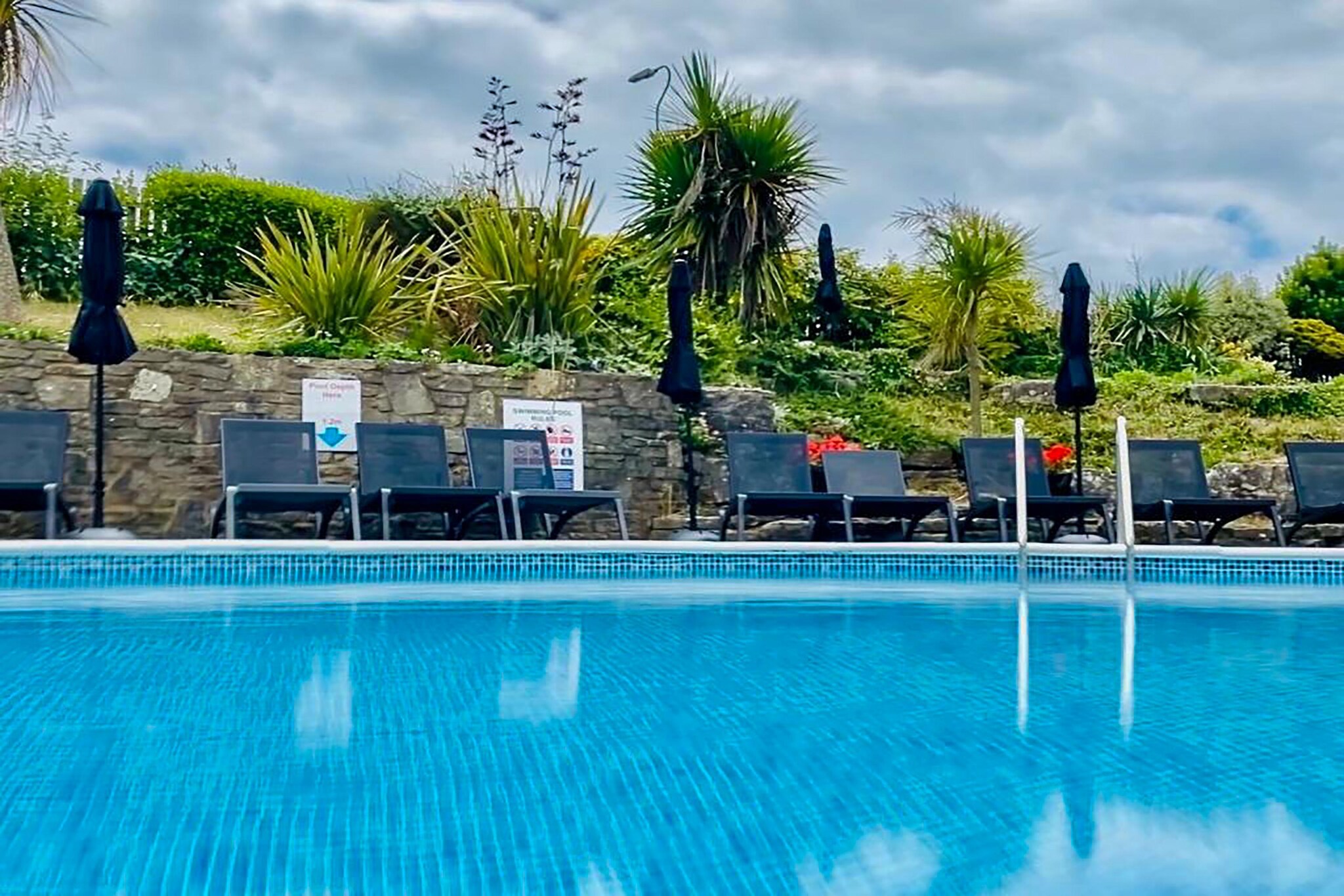 Superior Feature w\/ View - Image-tags.hotelswimmingpool