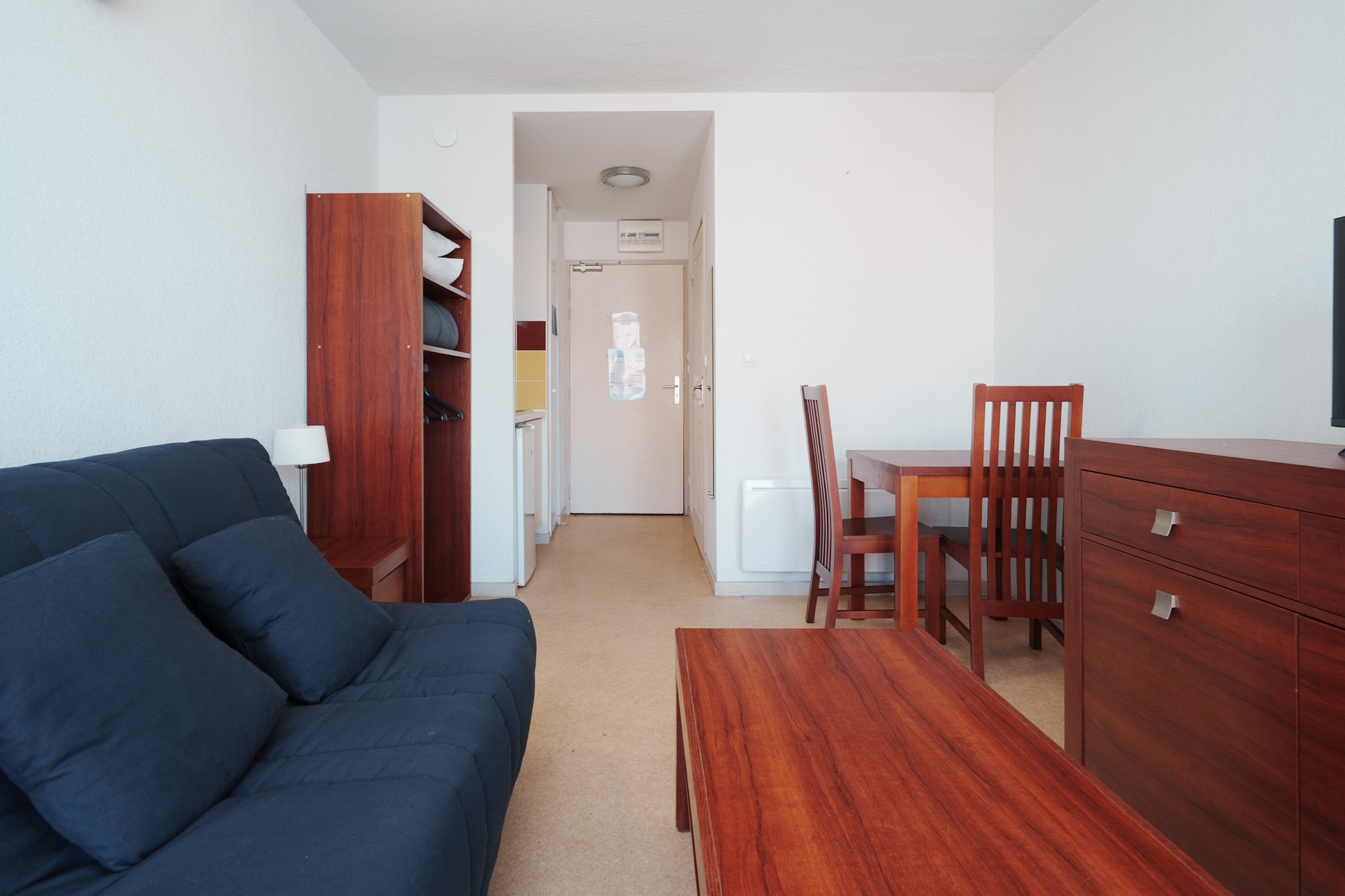 Experience a "warm sense of arrival" in this charming 19 m² studio apartment, perfectly designed for a romantic getaway or a solo retreat. Flooded with natural light, this cozy space features a comfortable double sofa bed and a dedicated seating area, creating an inviting sanctuary by the Mediterranean. Located in a quiet residential zone in Agde and positioned directly next to the sea, this apartment offers the ideal blend of tranquility and seaside charm for travelers looking to recharge.

Premium Comforts and Heated Pool Access
This studio apartment is packed with high-end features to ensure a seamless stay, including full air-conditioning and a convenient elevator. Guests can enjoy a dip in the heated communal swimming pool, making it a perfect year-round destination regardless of the weather. The interior is thoughtfully equipped with a full bathroom—complete with a bathtub—and an open-plan kitchen featuring a fridge, coffee machine, and toaster. Whether you're staying for a weekend or a longer health retreat, every modern convenience is at your fingertips.

Unbeatable Proximity to Beach and Shops
Convenience is key at this Agde holiday rental, located just 50 meters from the nearest supermarket for all your daily essentials. A scenic stroll takes you to the pristine sandy beach (1 km), where you can soak up the sun or enjoy the local coastal culture. Situated in a peaceful neighborhood yet close to the heart of the action, this studio serves as a perfect home base for exploring the region’s beauty while keeping everything you need within easy walking distance.