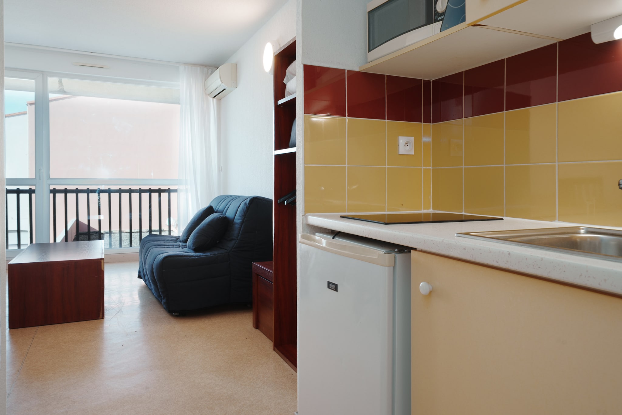 Elevator, Kitchen(electric kettle, toaster, coffee machine, fridge, dishes and cutlery), Living/bed room(double sofa bed, TV, dining table, seating area), bathroom(bath tub, washbasin, toilet), heating, air conditioning, swimming pool(shared with other guests, heated)