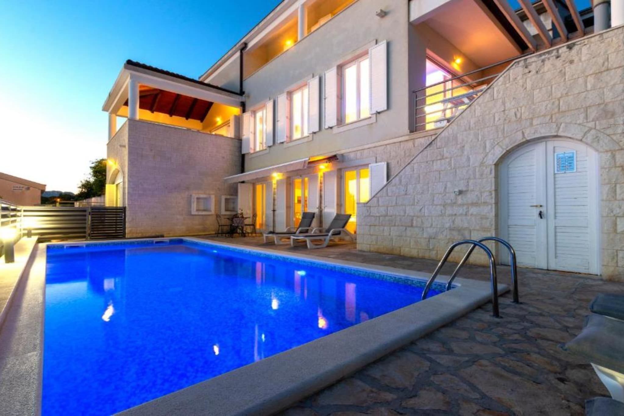 Spacious Villa Radevenjić with Outdoor Pool - Seven Bedroom Villa with Outdoor Pool - Zwembad