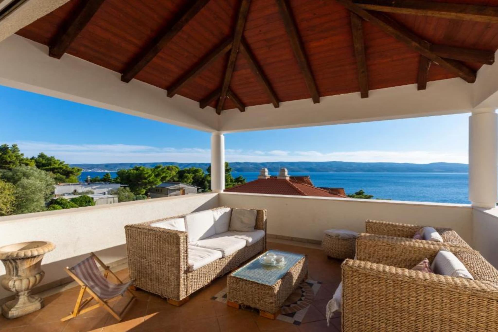 Spacious Villa Radevenjić with Outdoor Pool - Seven Bedroom Villa with Outdoor Pool - Terrasbalkon