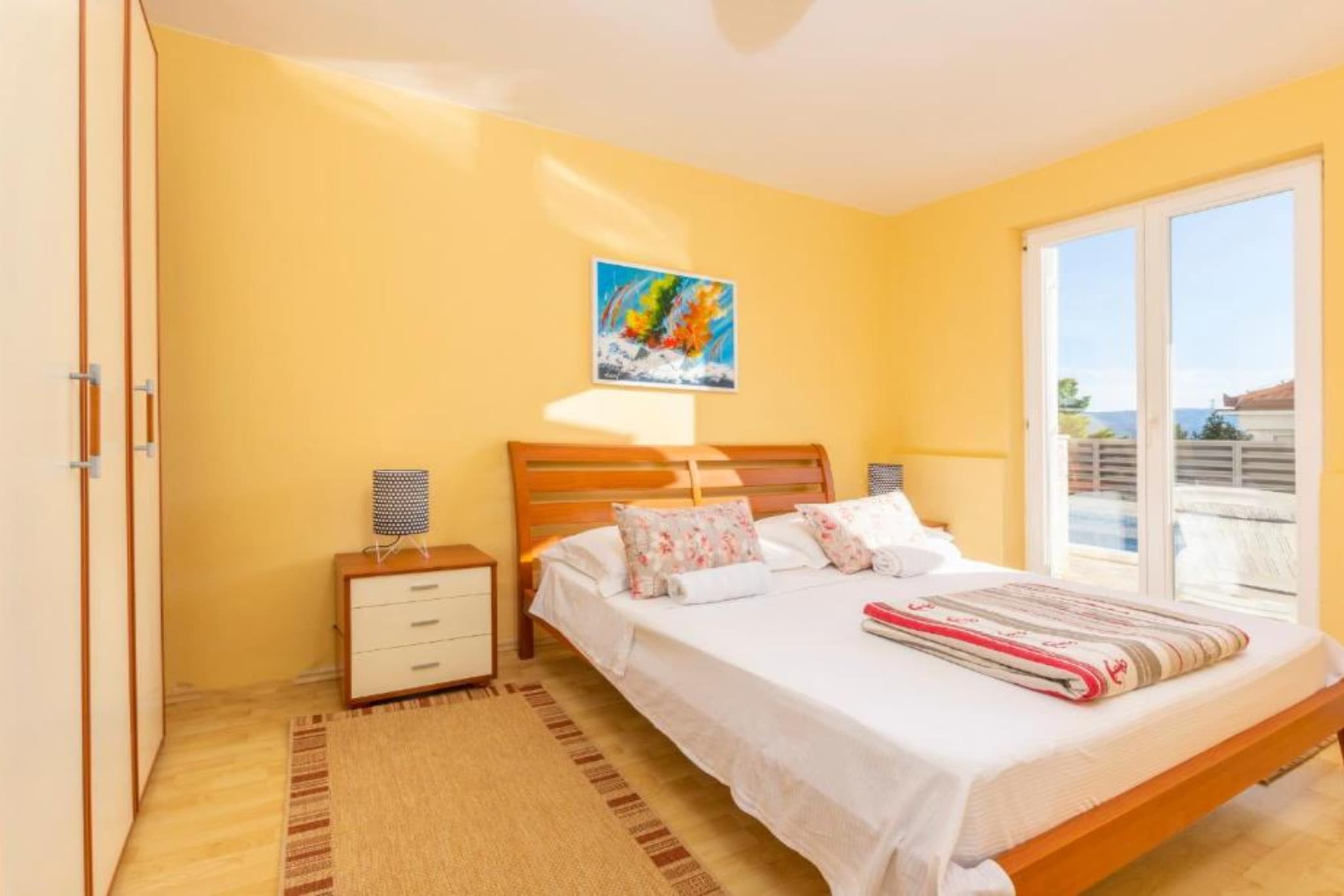 Spacious Villa Radevenjić with Outdoor Pool - Seven Bedroom Villa with Outdoor Pool - Slaapkamer