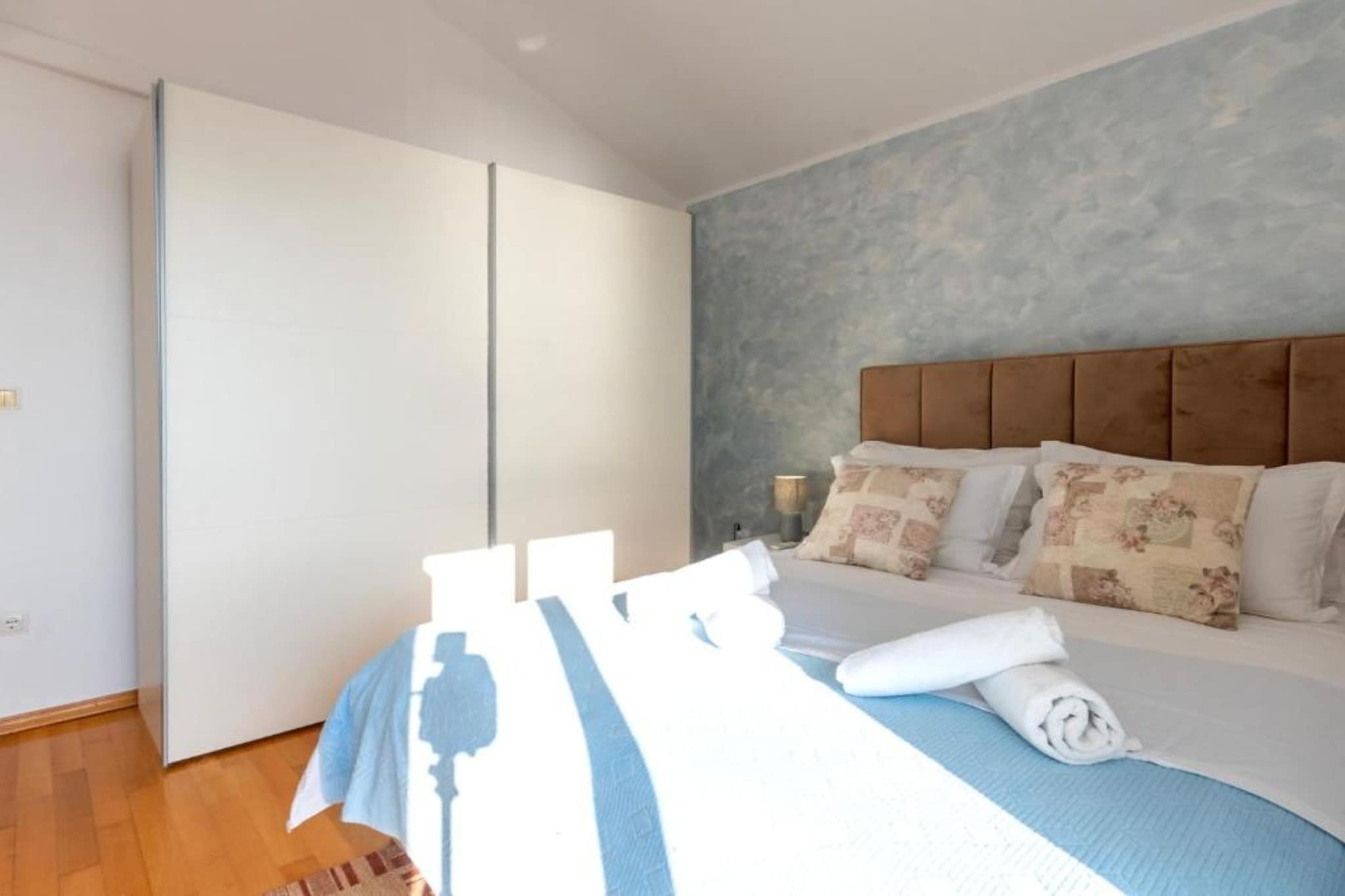Spacious Villa Radevenjić with Outdoor Pool - Seven Bedroom Villa with Outdoor Pool - Slaapkamer
