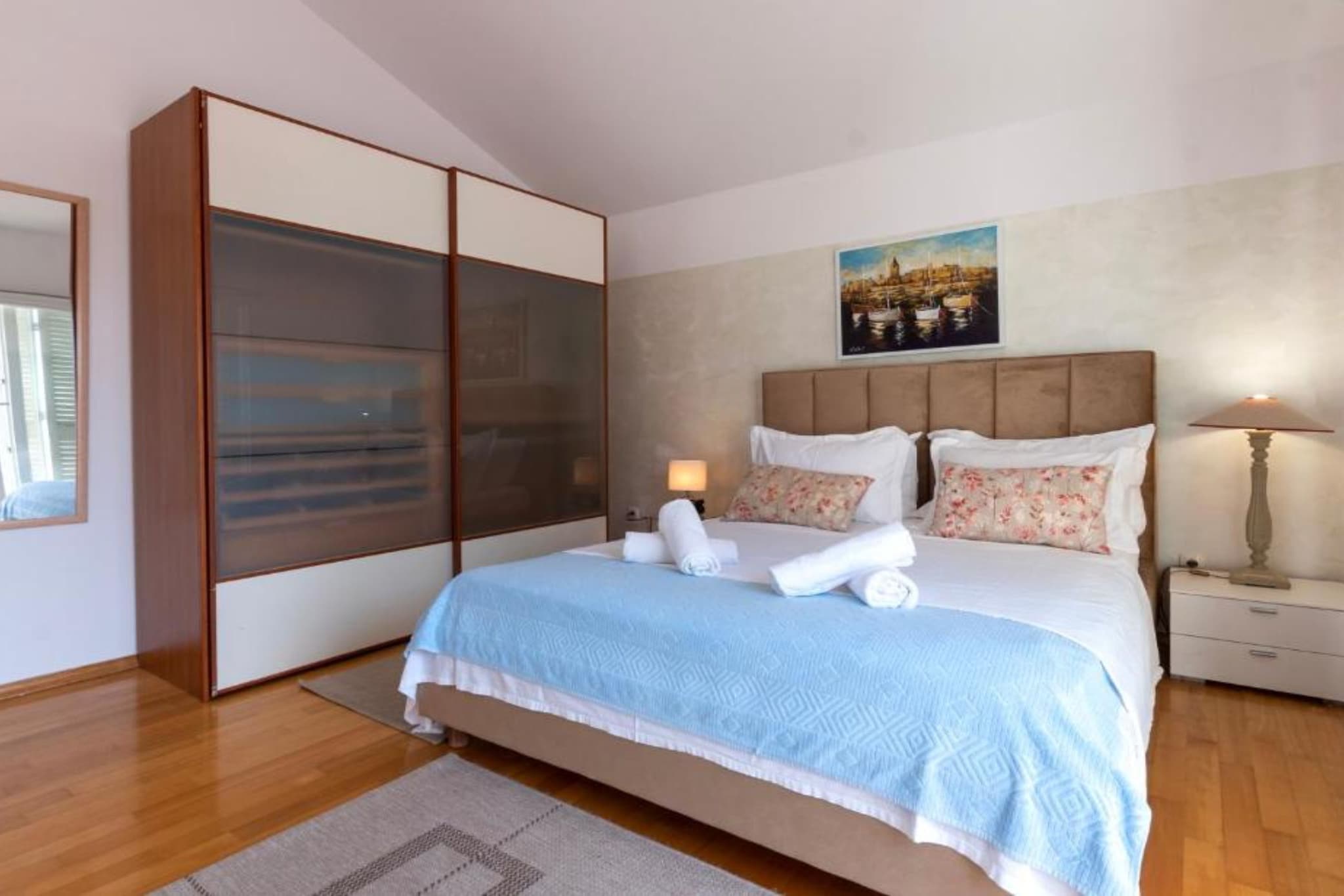 Spacious Villa Radevenjić with Outdoor Pool - Seven Bedroom Villa with Outdoor Pool - Slaapkamer