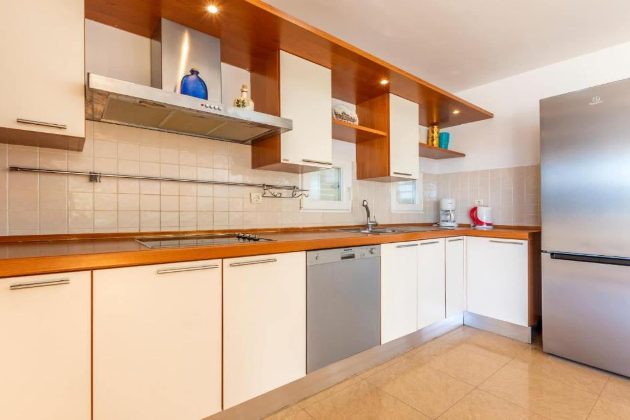 Spacious Villa Radevenjić with Outdoor Pool - Seven Bedroom Villa with Outdoor Pool - Keuken