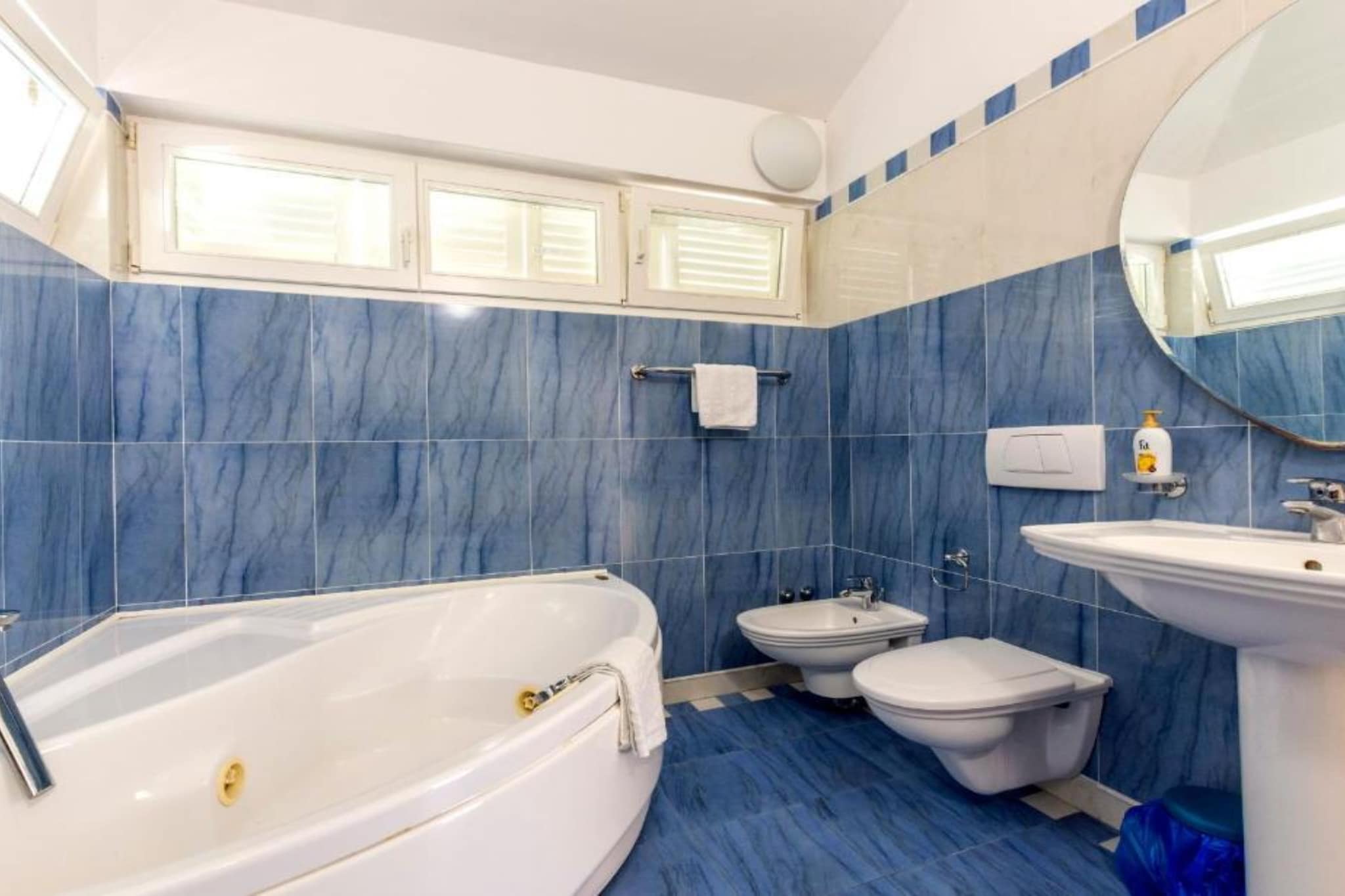 Spacious Villa Radevenjić with Outdoor Pool - Seven Bedroom Villa with Outdoor Pool - Badkamer