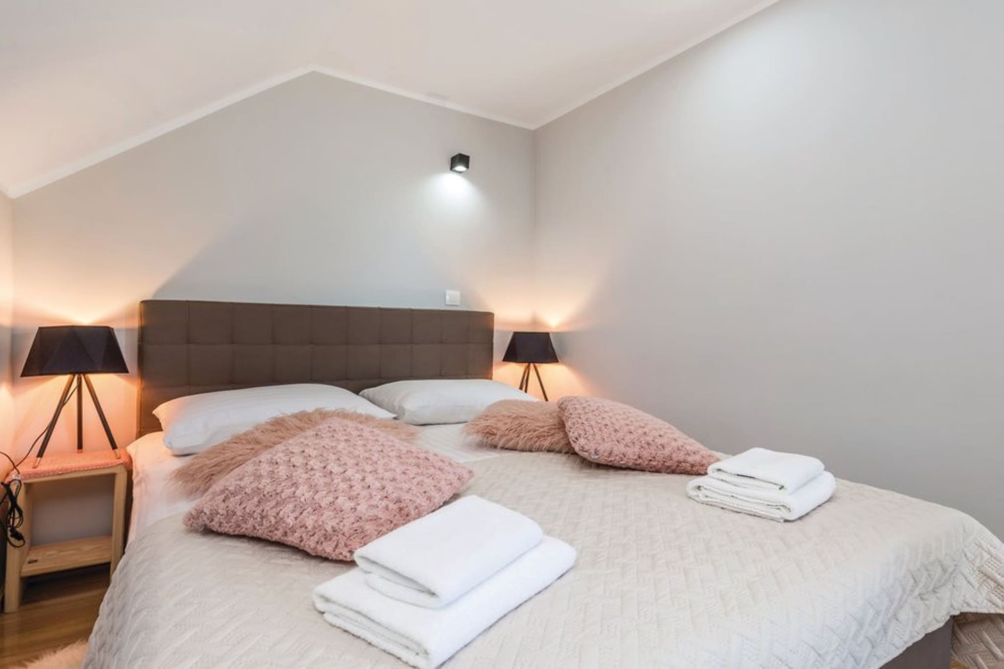 Countryside Villa Latin with Outdoor Swimming Pool - Four Bedroom Villa with Swimming Pool - Bedroom