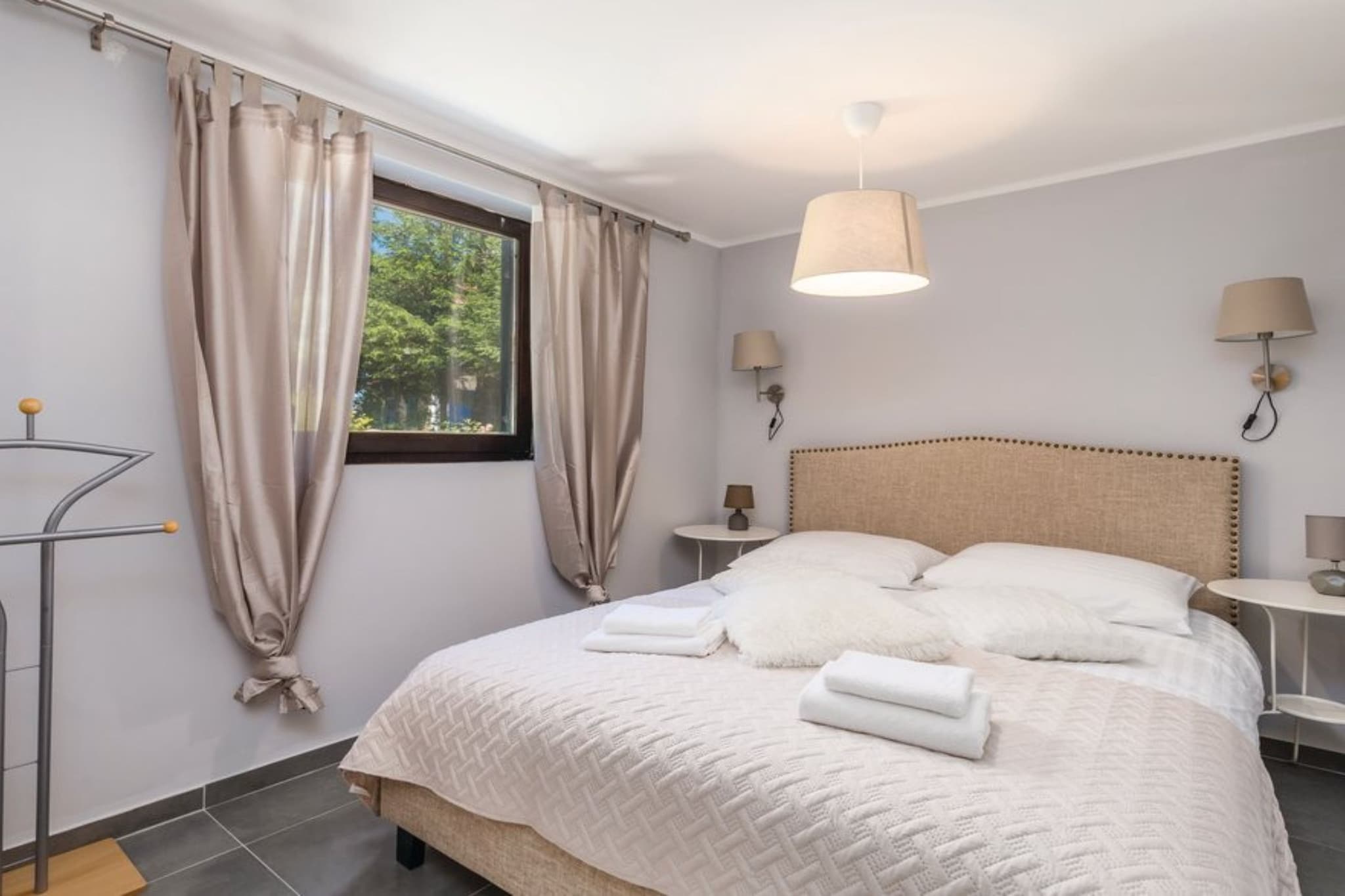 Countryside Villa Latin with Outdoor Swimming Pool - Four Bedroom Villa with Swimming Pool - Bedroom