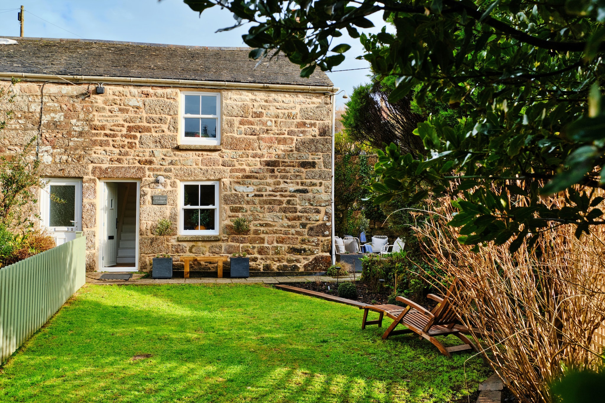Mill Stone Cottage - Buitenkant zomer