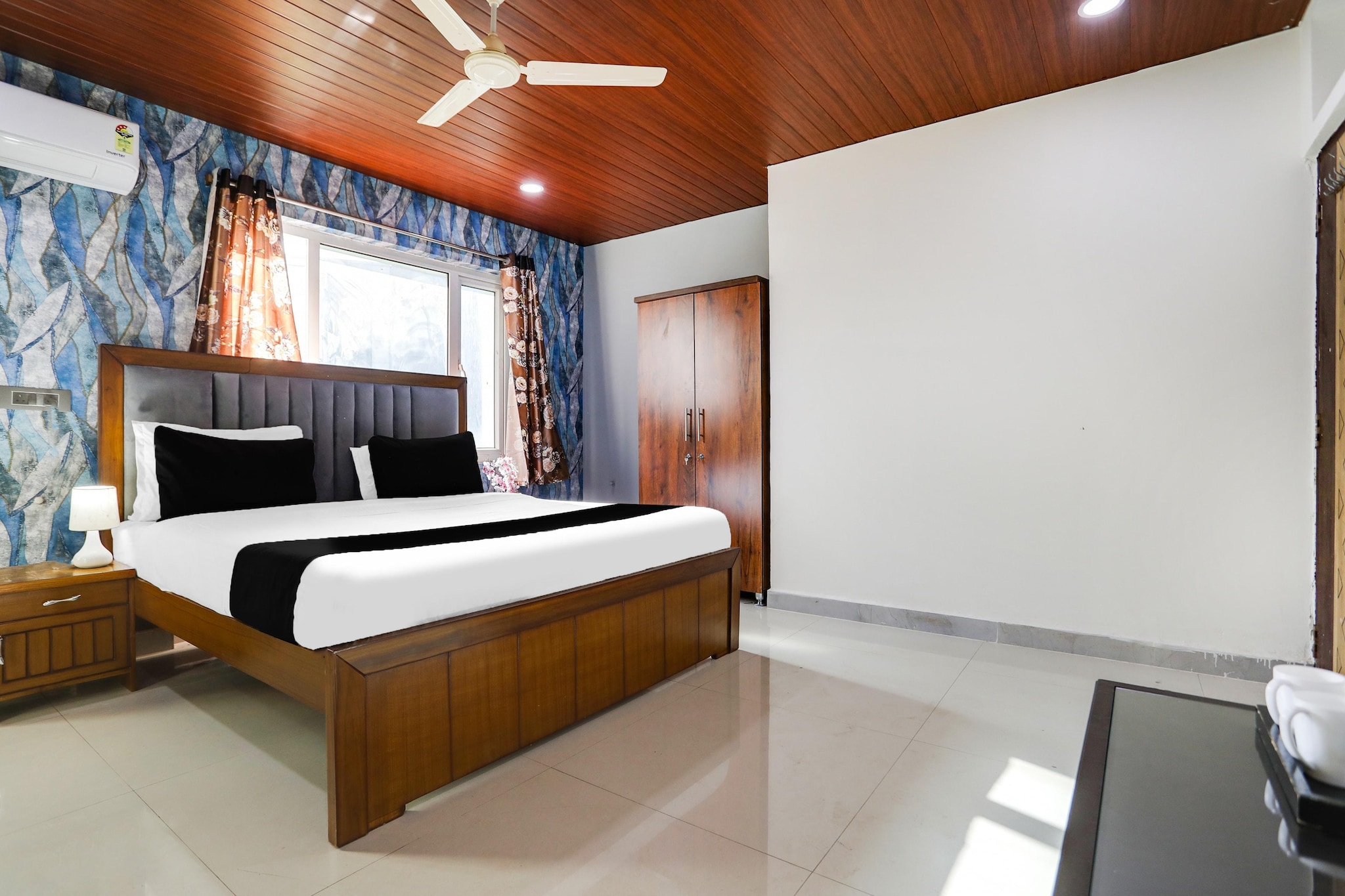 Well located in the HITEC City district of Hyderabad, Hotel O Madhapur VIP Hills is located 9.2 km from ISB, 10 km from City Centre Mall and 11 km from Golkonda Fort. This 4-star hotel offers a shared lounge, room service and free WiFi. The hotel features family rooms.

At the hotel each room is fitted with air conditioning, a seating area, a flat-screen TV with cable channels, a safety deposit box and a private bathroom with a shower. Guest rooms include a desk.

Languages spoken at the 24-hour front desk include English and Hindi.

Ravindra Bharathi is 13 km from Hotel O Madhapur VIP Hills, while AP State Archaeology Museum is 14 km away. Rajiv Gandhi International Airport is 35 km from the property.

Unmarried couples are warmly welcome at this property.
Guests with local ID proof are warmly welcome.
Foreign guests are welcome and allowed to stay at this property without any restrictions
Early Check-In Policy: A full day’s room rate will be charged for check-ins before 6:00 AM. Complimentary early check-in is available between 6:00 AM and 10:00 AM, subject to room availability.
 
Check-in is only available to guests aged 18 and above. Please provide a government-issued ID to confirm your age.