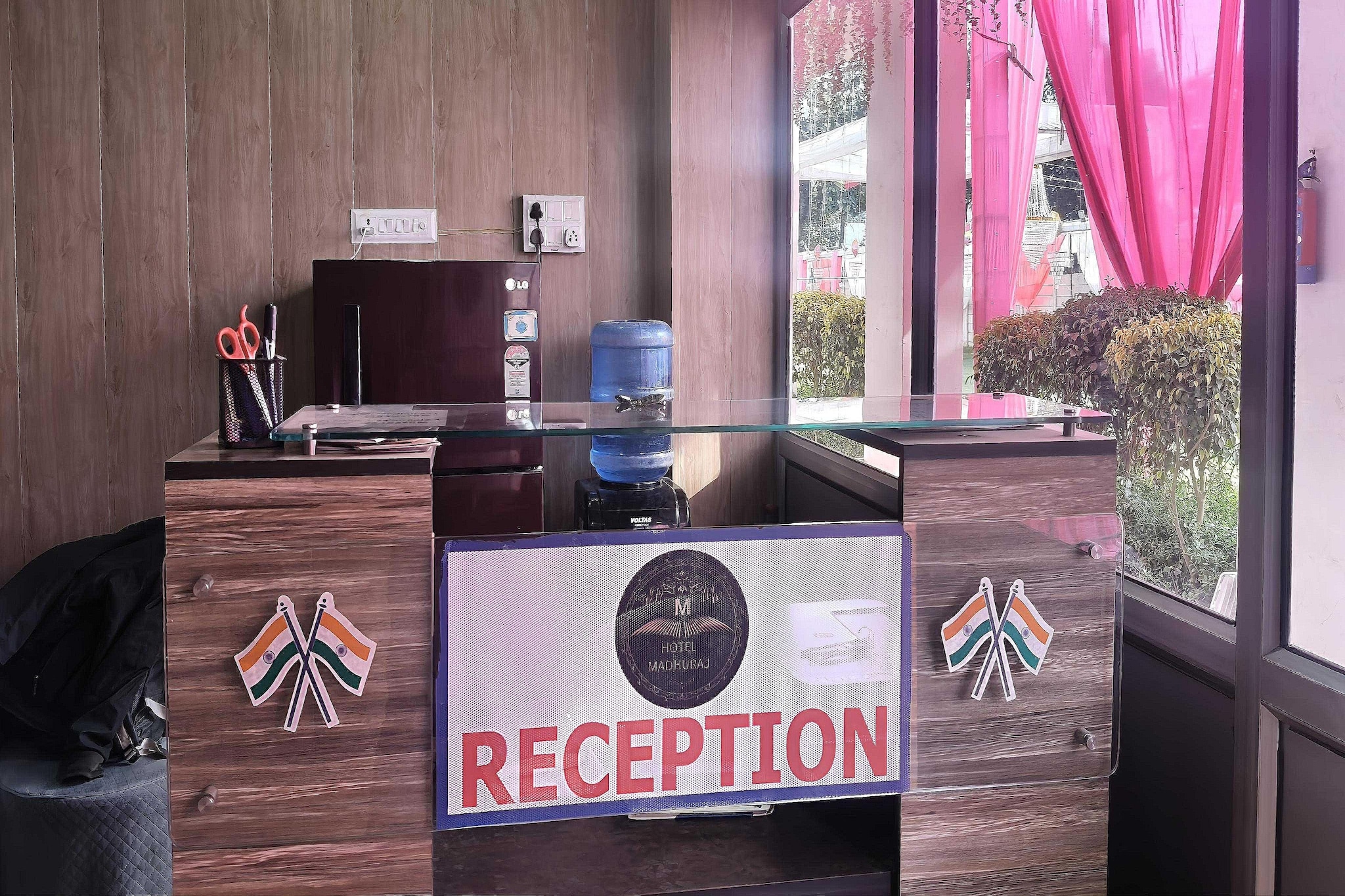 Ground floor: (bedroom(double bed, TV, seating area, air conditioning, telephone, Floor mattress), bathroom(bathtub or shower, shower, washbasin, toilet, Towels incl., shampoo, body soap, hot water))