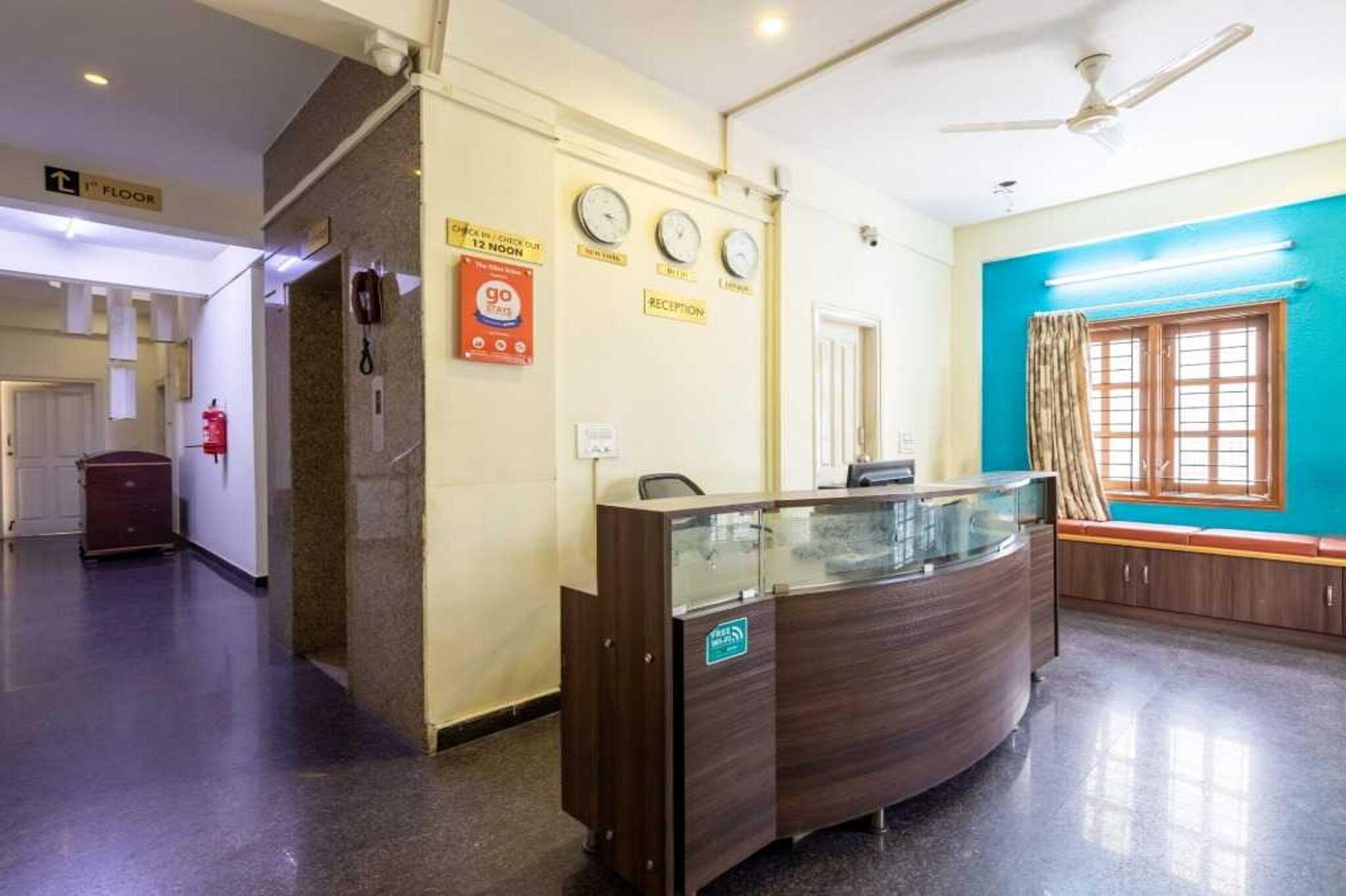 Ground floor: (bedroom(double bed, TV, seating area, air conditioning, telephone, Floor mattress), bathroom(bathtub or shower, shower, washbasin, toilet, Towels incl., shampoo, body soap, hot water), Parking, lift)