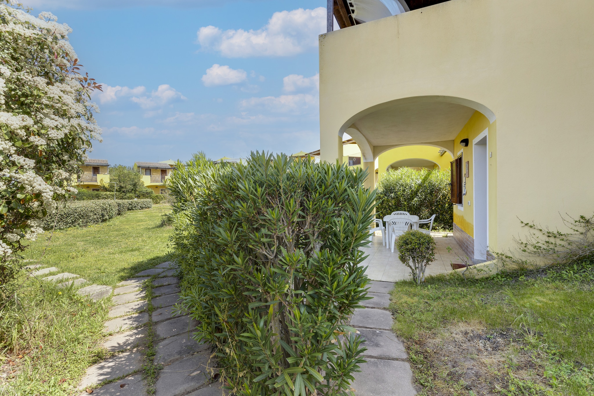 CASA SUNSHINE - Gardens in summer