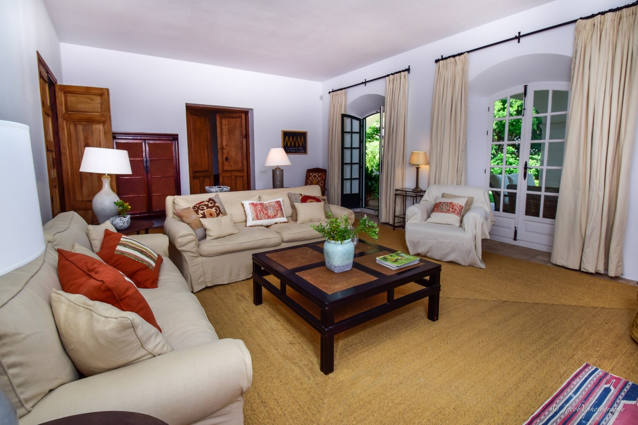 Nestled in a quiet residential area close to Marbella’s coastline, this spacious colonial-style villa offers a comfortable private retreat for up to twelve guests seeking relaxation on the Costa del Sol. Set within landscaped grounds and just a short drive from sandy beaches and local amenities, the property provides an ideal setting for extended family holidays or group getaways in southern Spain.
Inside, the villa features six well-appointed bedrooms arranged across two floors to suit flexible group accommodation. Four bedrooms benefit from en-suite bathrooms, while an additional shared bathroom and a separate toilet are available for added convenience. The ground floor hosts several bedrooms along with the main living area, indoor dining space and a fully equipped independent kitchen fitted with refrigerator, oven, microwave, dishwasher and essential cookware. A washing machine and dryer are available for longer stays, while air-conditioning in all bedrooms, underfloor heating throughout the property and free WiFi ensure year-round comfort.
Large doors from the living area open onto a spacious covered terrace overlooking the south-west facing garden and private swimming pool. An outdoor dining area for up to twelve guests and a barbecue create a welcoming setting for shared meals, while the adjacent pool house and sun loungers provide space for relaxed downtime in the open air.
Situated within driving distance of Marbella’s old town, beaches and over 30 nearby golf courses, this villa offers year-round opportunities for coastal walks, sightseeing and exploring the Costa del Sol’s leisure and cultural attractions.