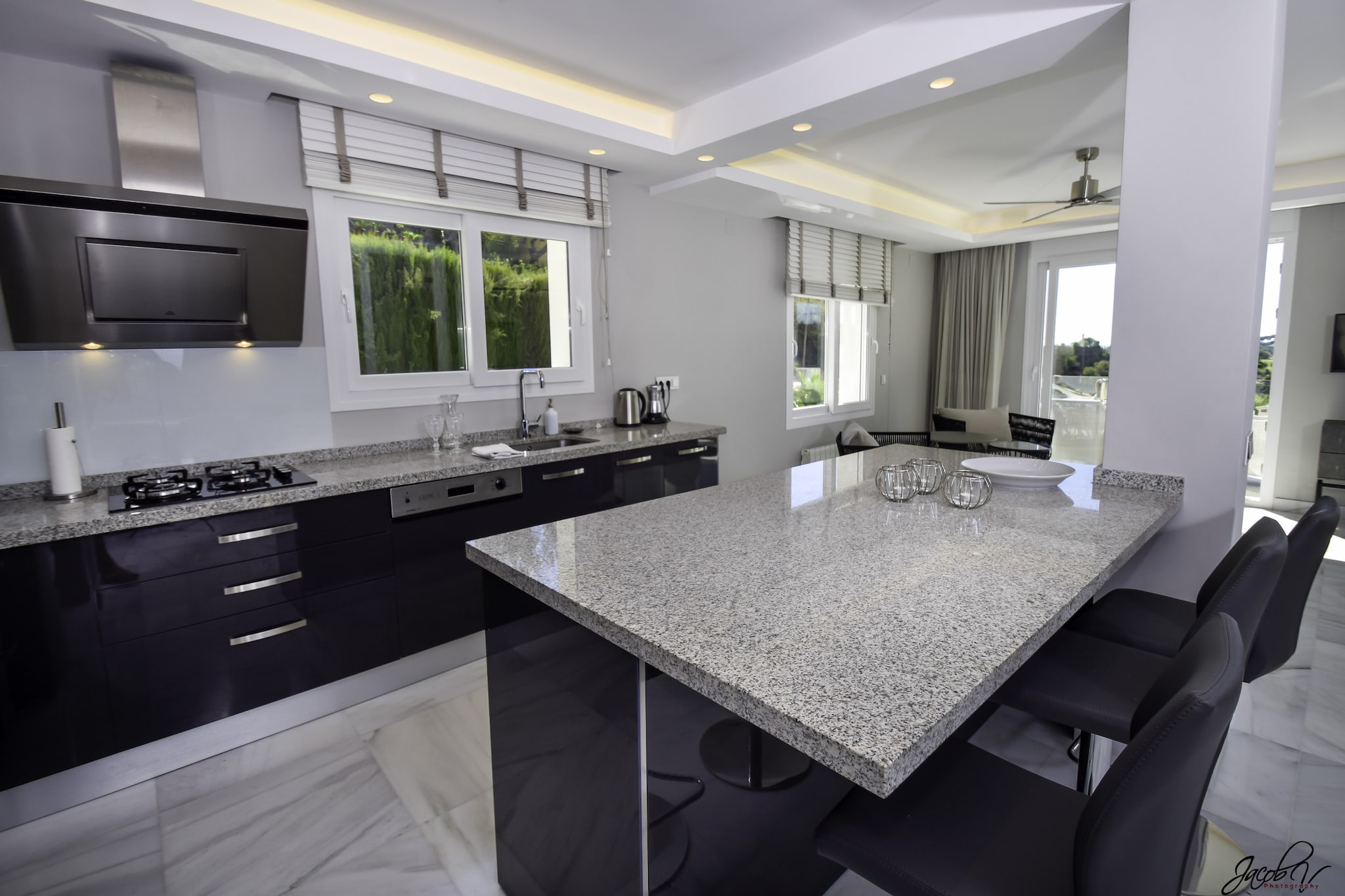 Ground floor: (bedroom(double bed), bedroom(single bed, single bed), Bedroom with bathroom(double bed, bath tub, shower, washbasin, toilet), bathroom(shower, washbasin, toilet, hairdryer))\n\nOn the 1st floor: (open kitchen(hob(gas), electric kettle, toaster, coffee machine, oven, microwave, dishwasher, fridge-freezer, dishes and cutlery, Cooking basics), Living/diningroom(TV(flatscreen, international television channels), dining table, seating area), Bedroom with bathroom(double bed, shower, washbasin, toilet))\n\nInternet access, Garden Furniture , tumble dryer, tumble dryer, cot, washing machine, heating, air conditioning, terrace, garden, sun loungers, BBQ, parking, swimming pool(private), tennis court, padel court, high chair, iron, Alarm