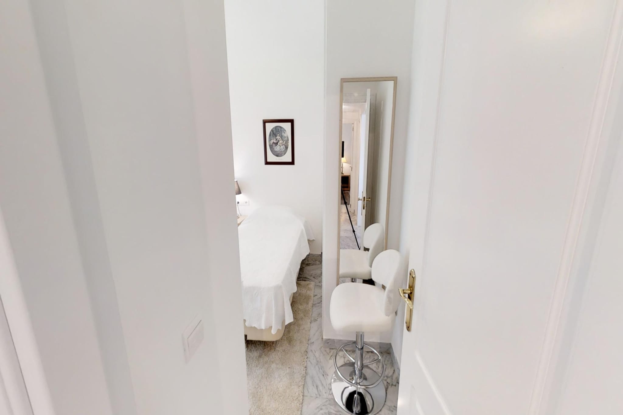 Modern Gated Apartment near Beach & Puerto Banus - Schlafzimmer