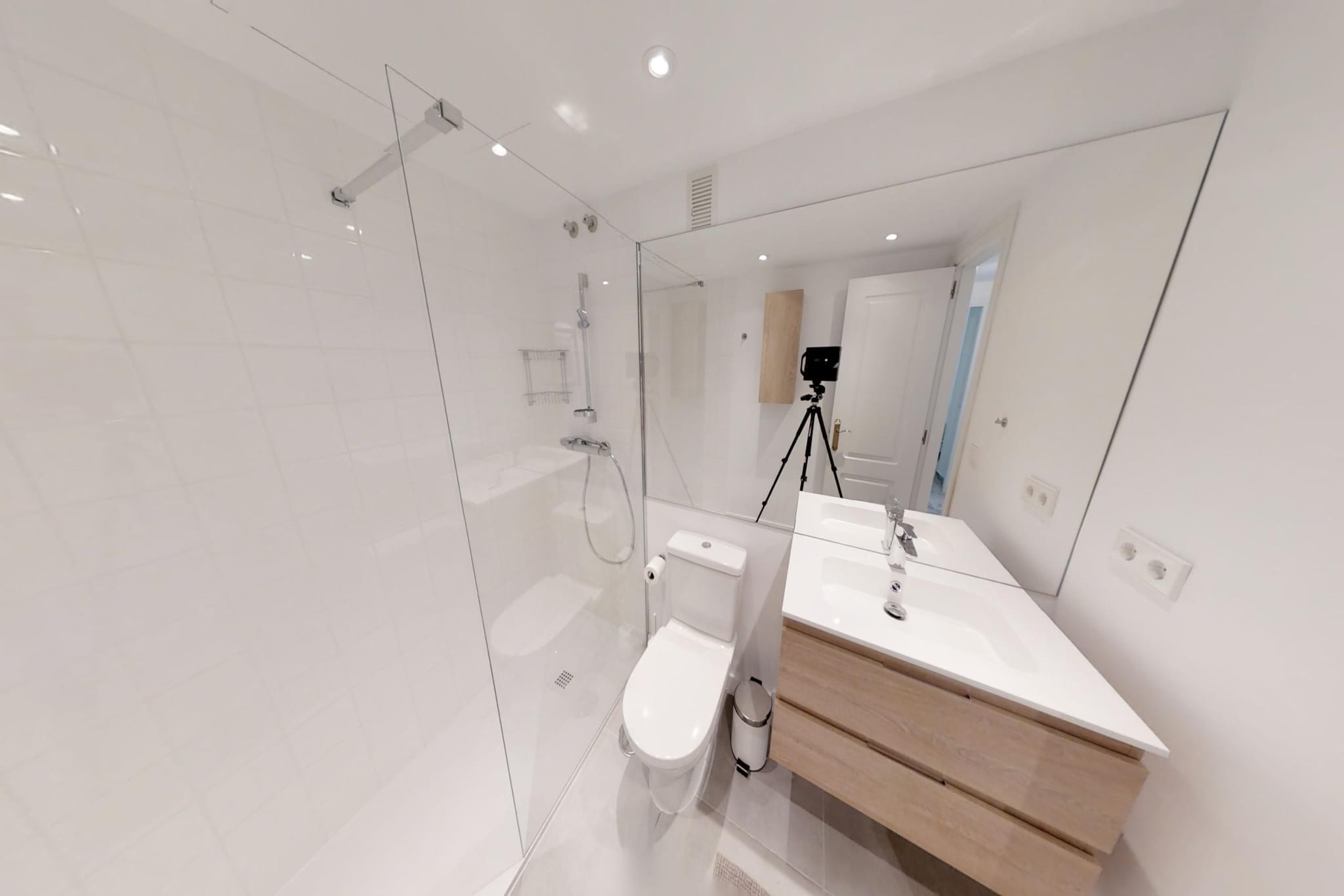 Modern Gated Apartment near Beach & Puerto Banus - Badezimmer