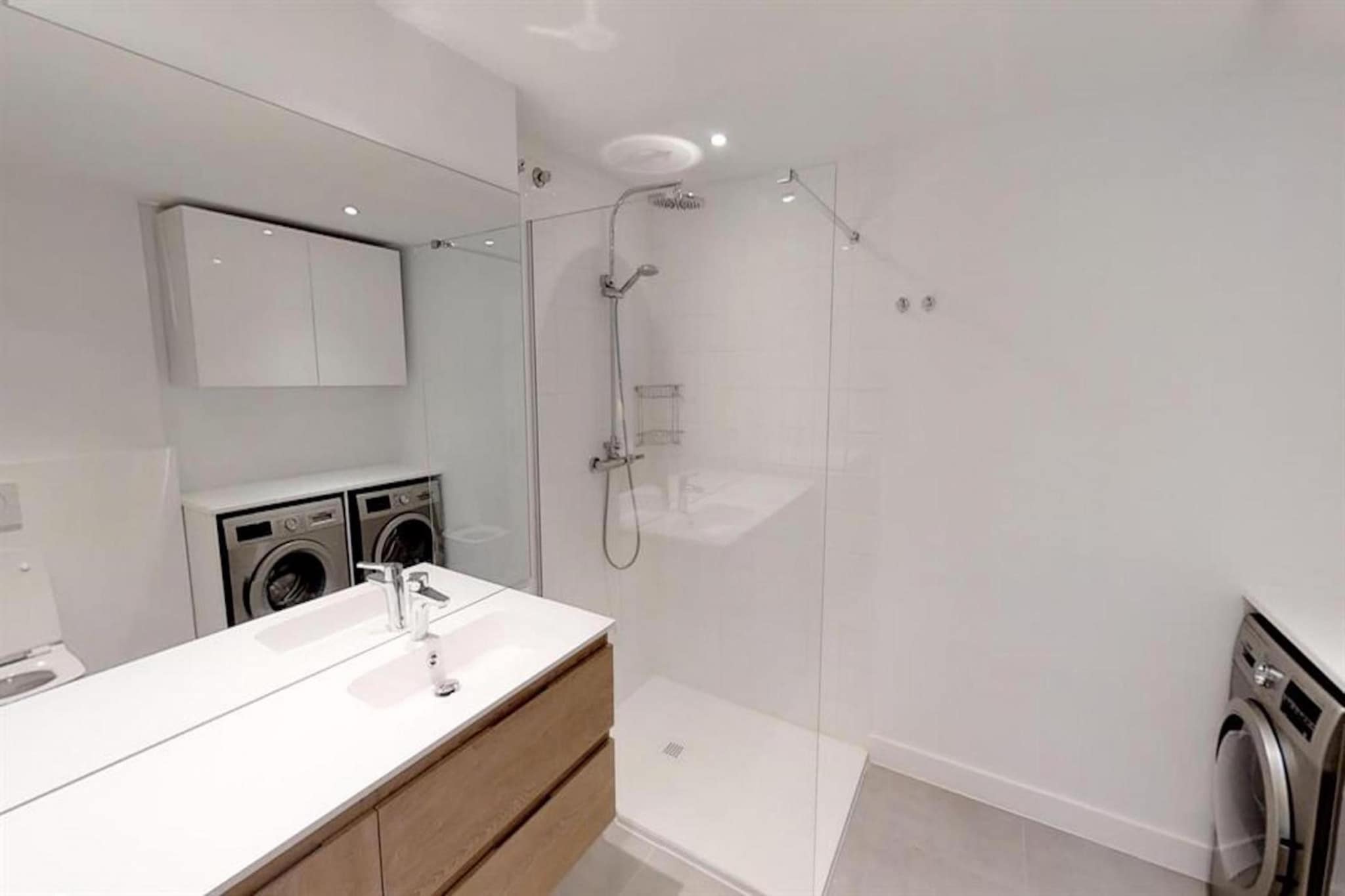 Modern Gated Apartment near Beach & Puerto Banus - Badezimmer