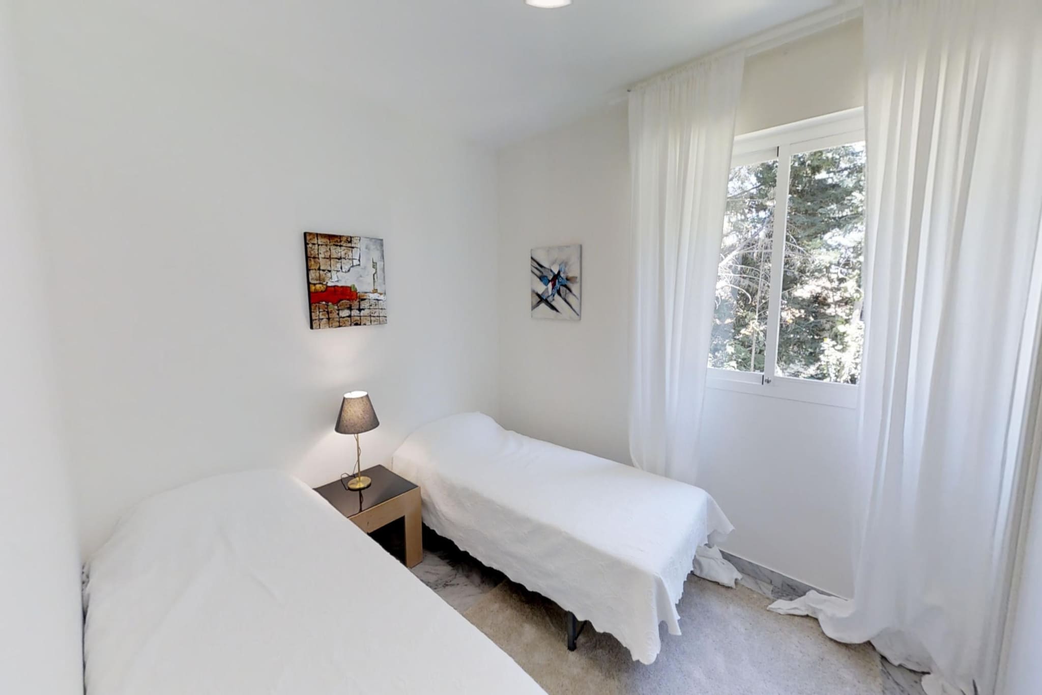 Modern Gated Apartment near Beach & Puerto Banus - Schlafzimmer