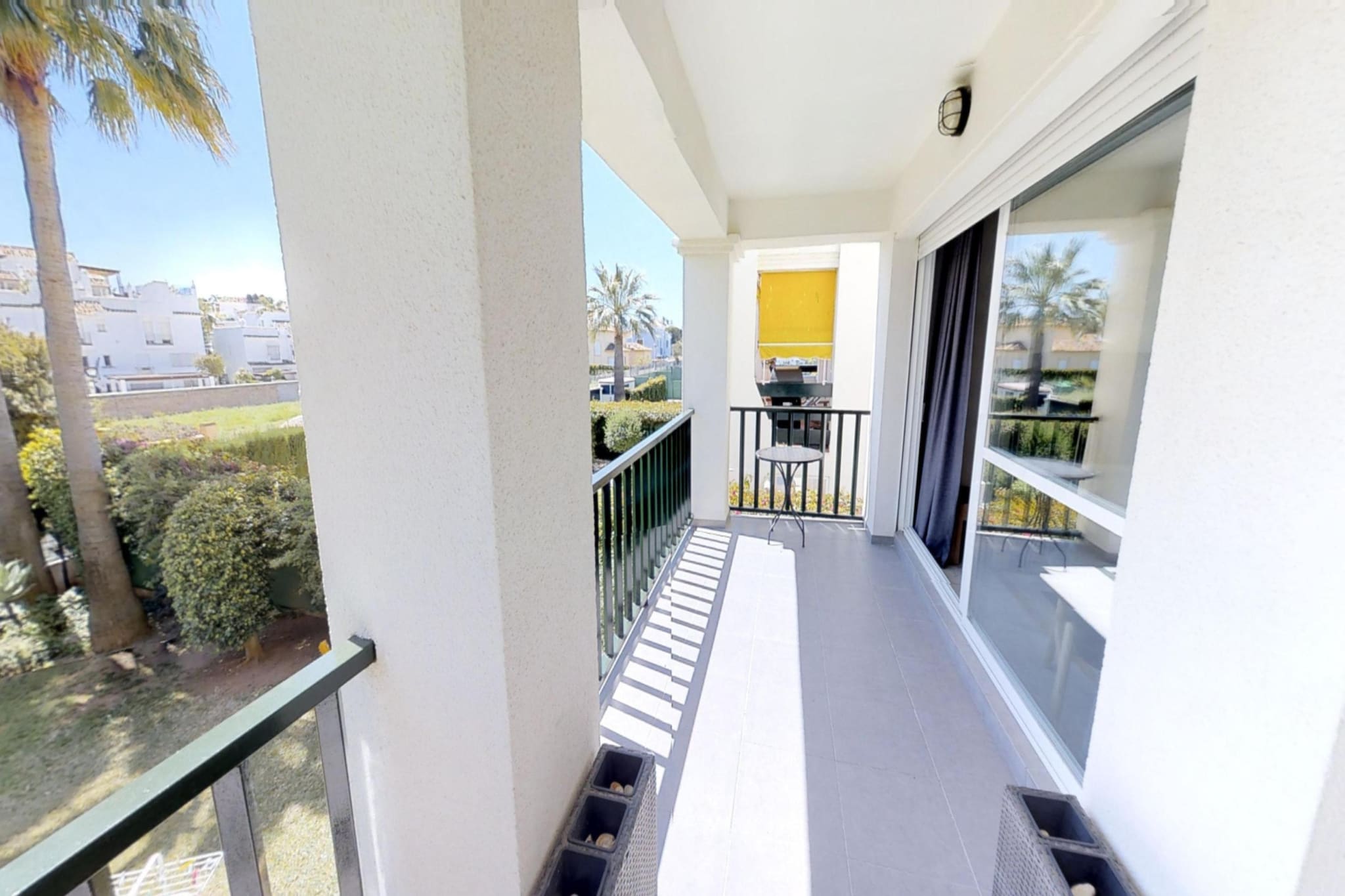 Modern Gated Apartment near Beach & Puerto Banus - Terrasse/Balkon