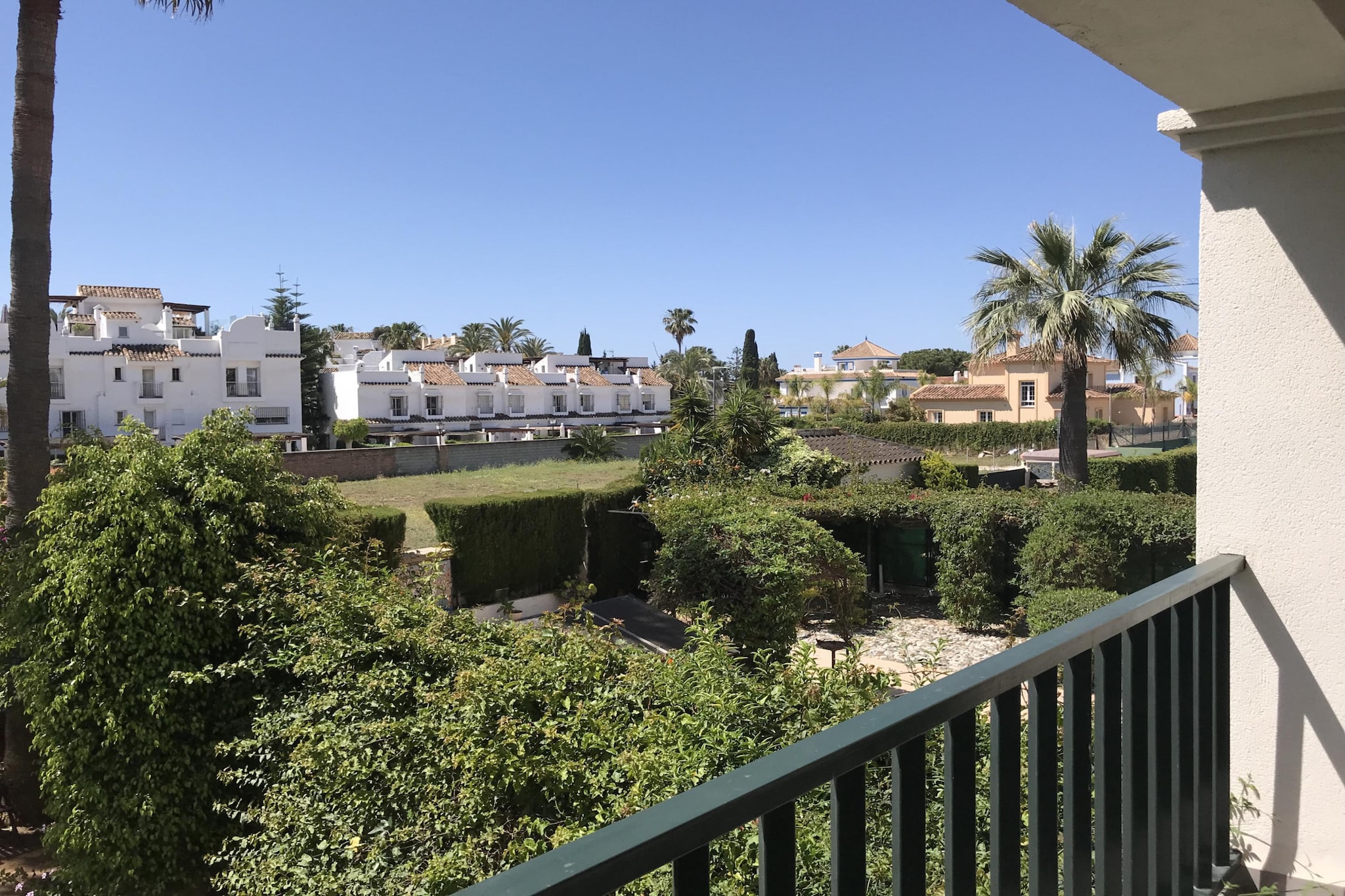 Modern Gated Apartment near Beach & Puerto Banus - Aussicht Sommer