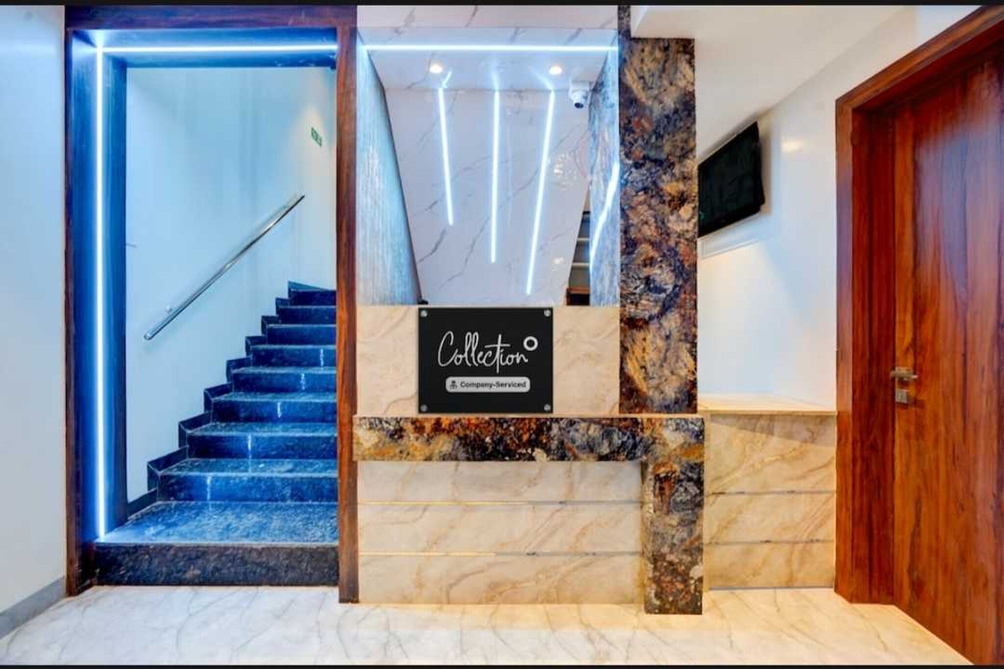 Ground floor: (bedroom(double bed, TV, seating area, air conditioning, telephone, Floor mattress), bathroom(bathtub or shower, shower, washbasin, toilet, Towels incl., shampoo, body soap, hot water))