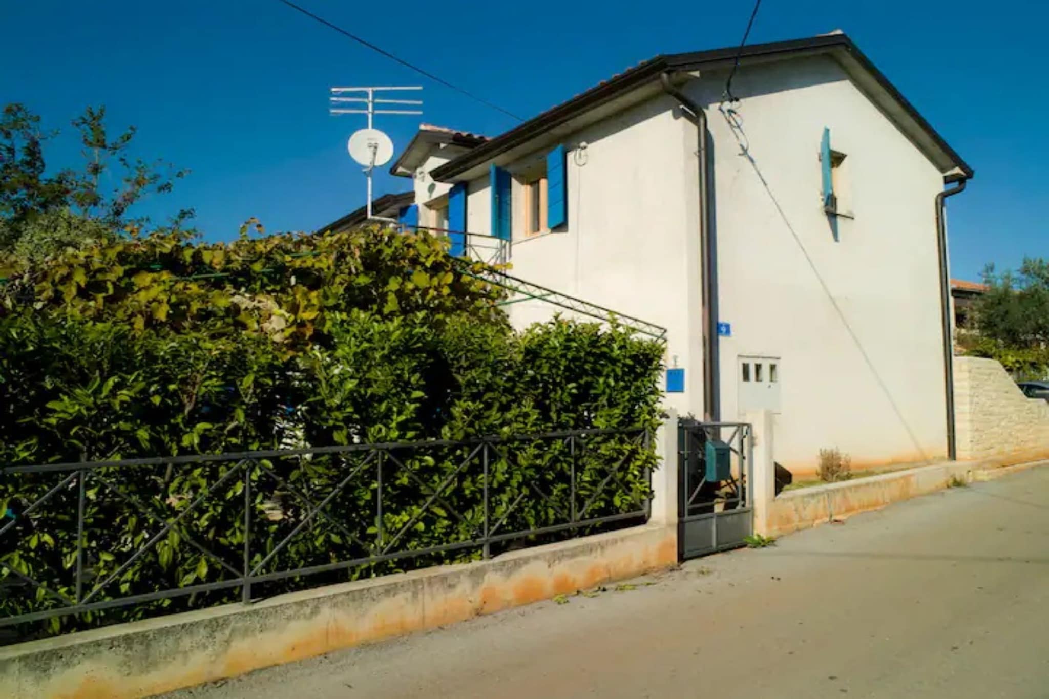 Authentic Istrian Apartments Villa Zambratija - Two Bedroom Apartment with Terrace and Garden - Buitenlucht